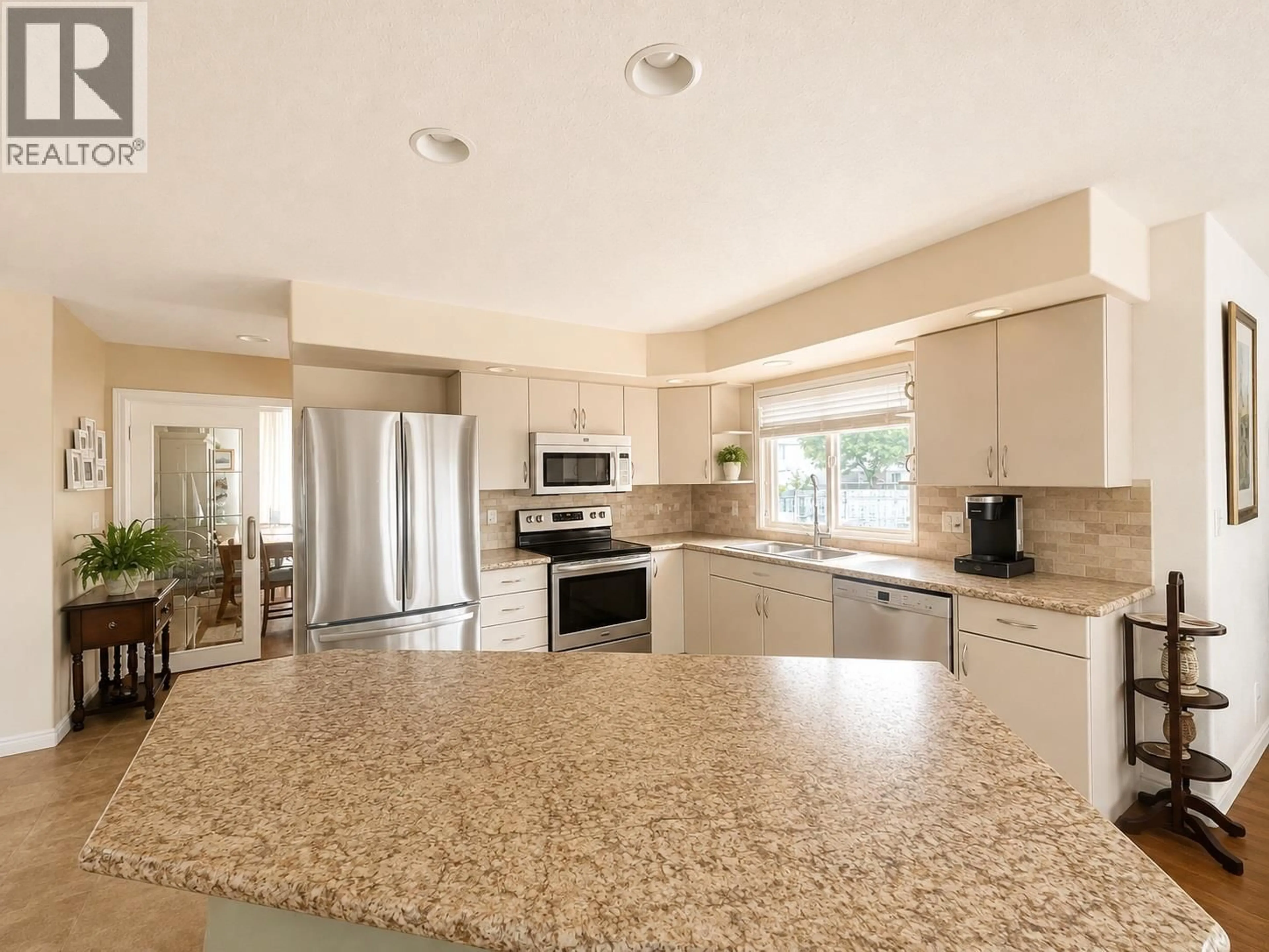 Open concept kitchen, ceramic/tile floor for 16 - 2630 NECHAKO DRIVE, Kamloops British Columbia V2E2C9