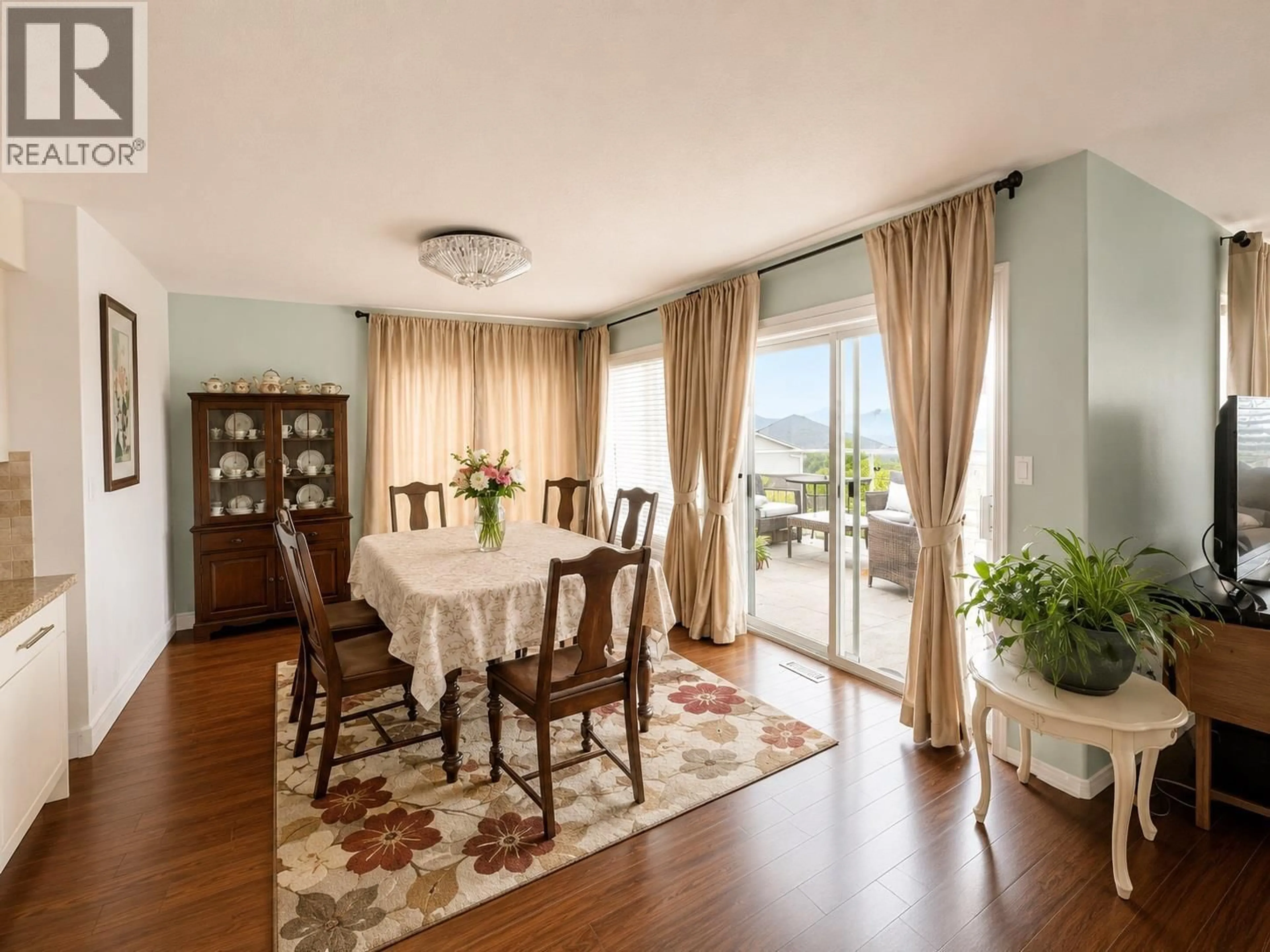 Dining room, wood/laminate floor for 16 - 2630 NECHAKO DRIVE, Kamloops British Columbia V2E2C9