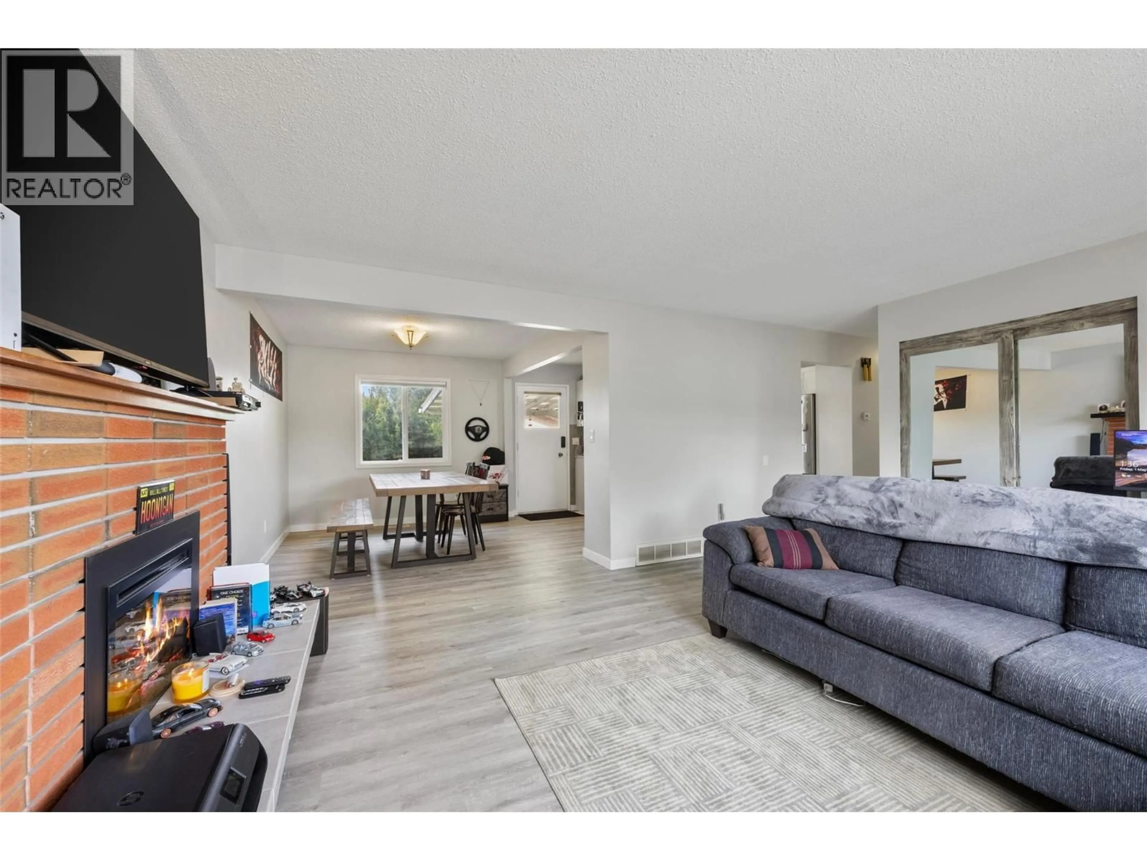 Living room with furniture, unknown for 634 PATRICIA AVENUE, Kamloops British Columbia V2B7M3
