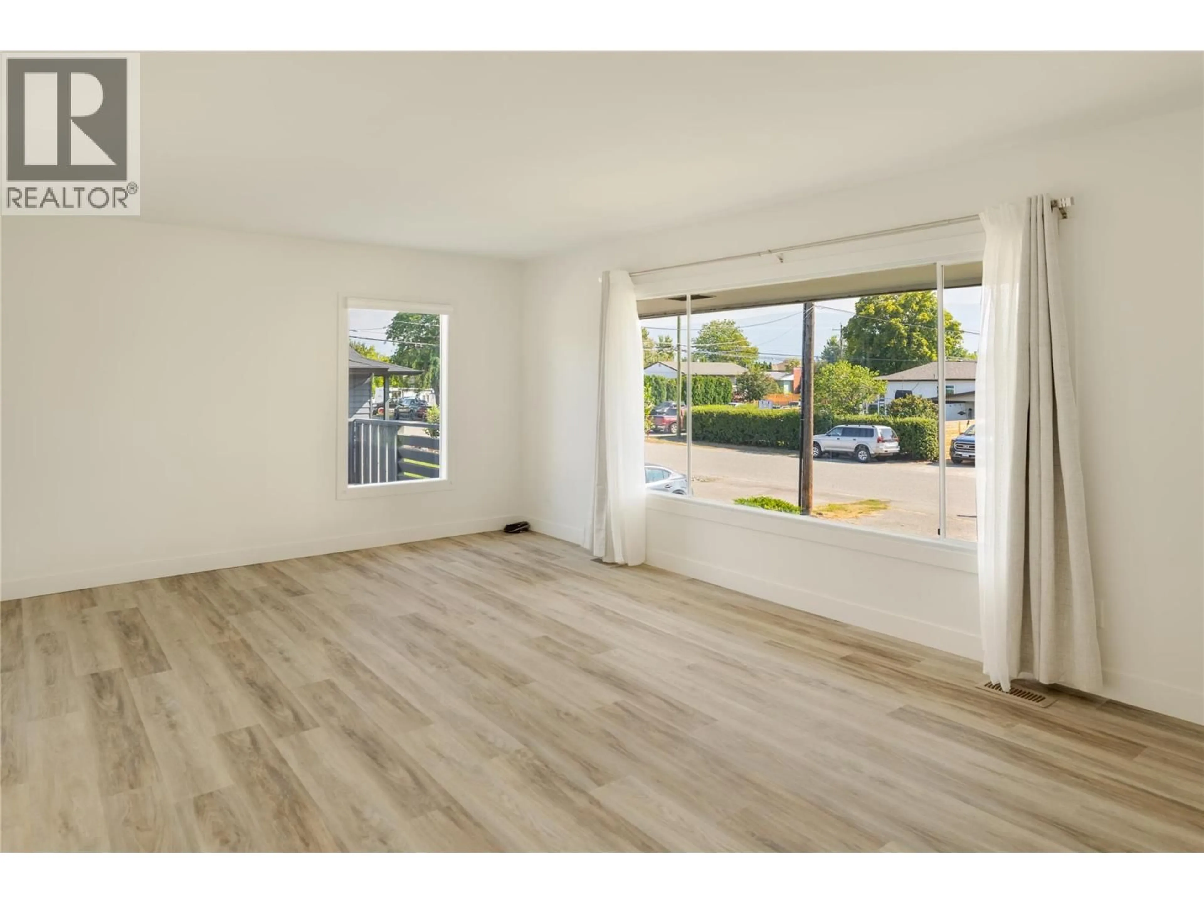A pic of a room for 1284 MCBRIDE ROAD, Kelowna British Columbia V1Y4A3