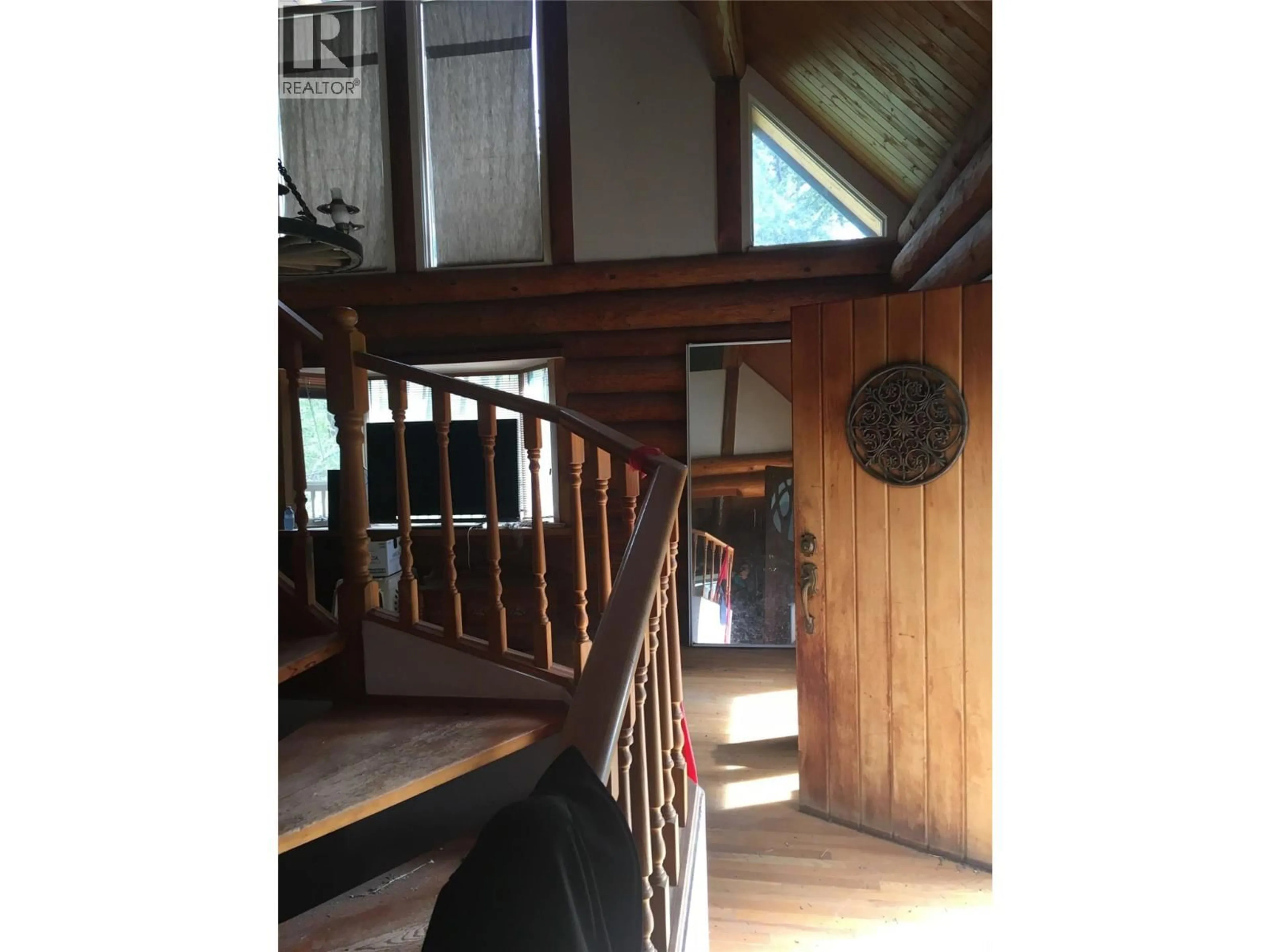 Indoor foyer for 545 ROSE VALLEY ROAD, West Kelowna British Columbia V1Z3T7