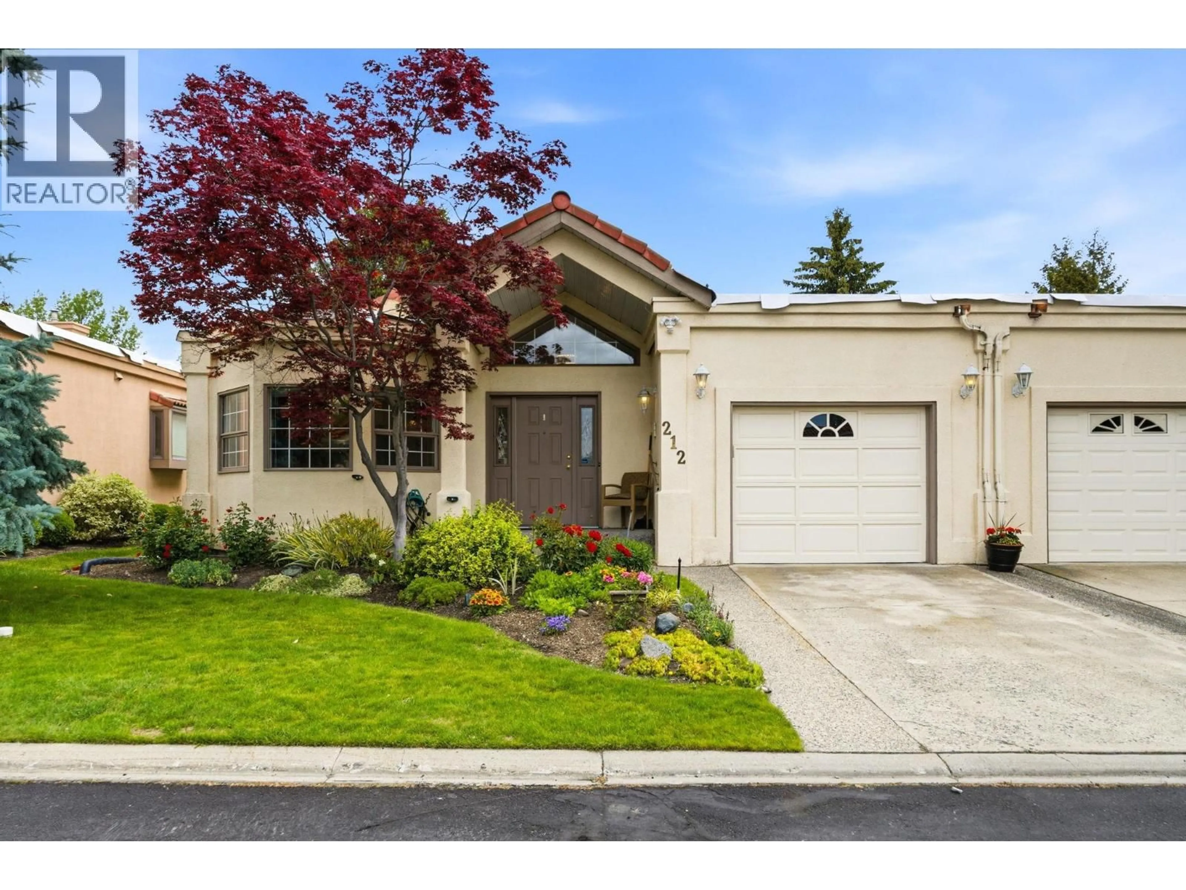 Home with vinyl exterior material, street for 212 - 650 LEXINGTON DRIVE, Kelowna British Columbia V1W3B6