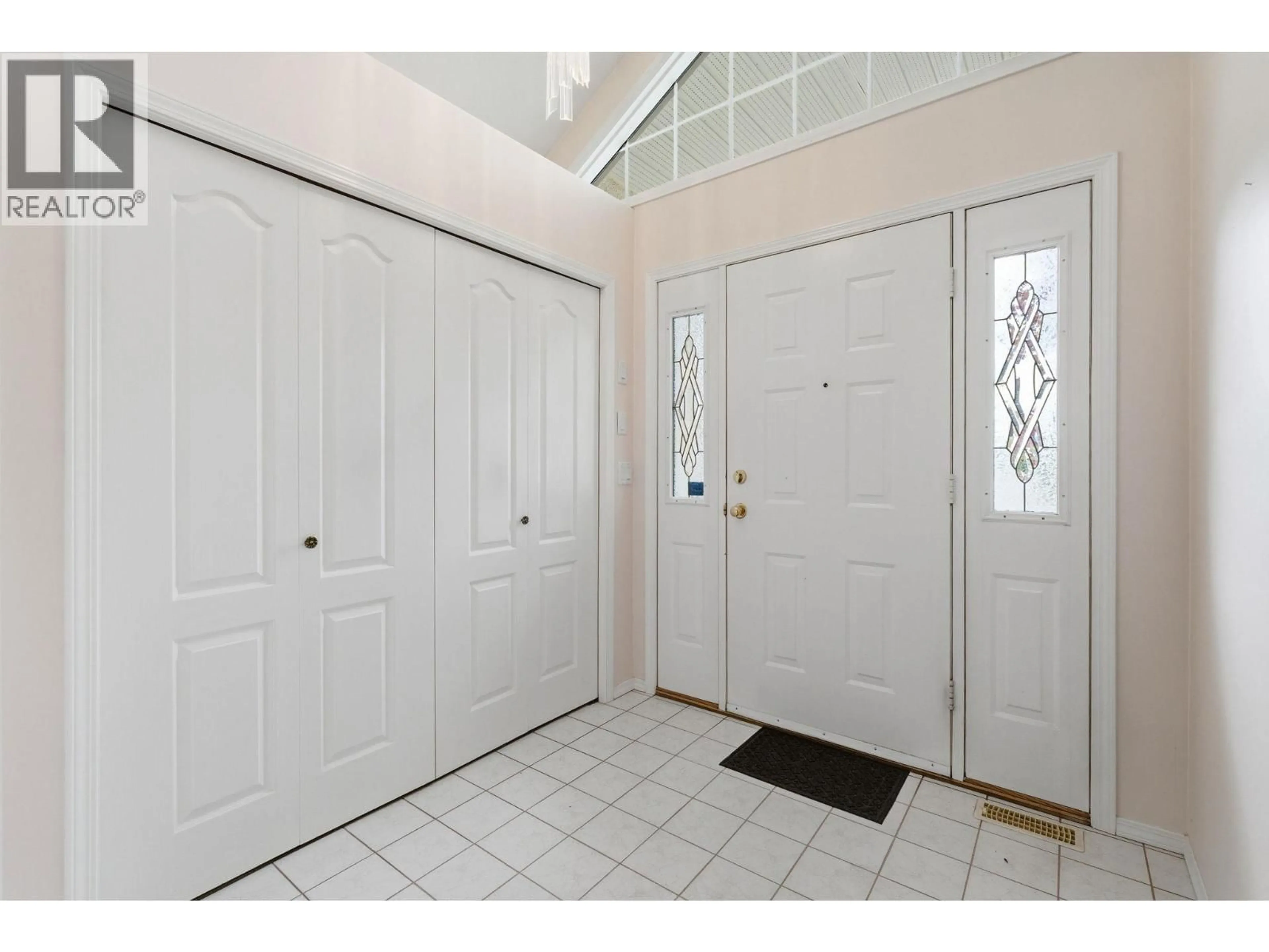 Indoor entryway for 212 - 650 LEXINGTON DRIVE, Kelowna British Columbia V1W3B6