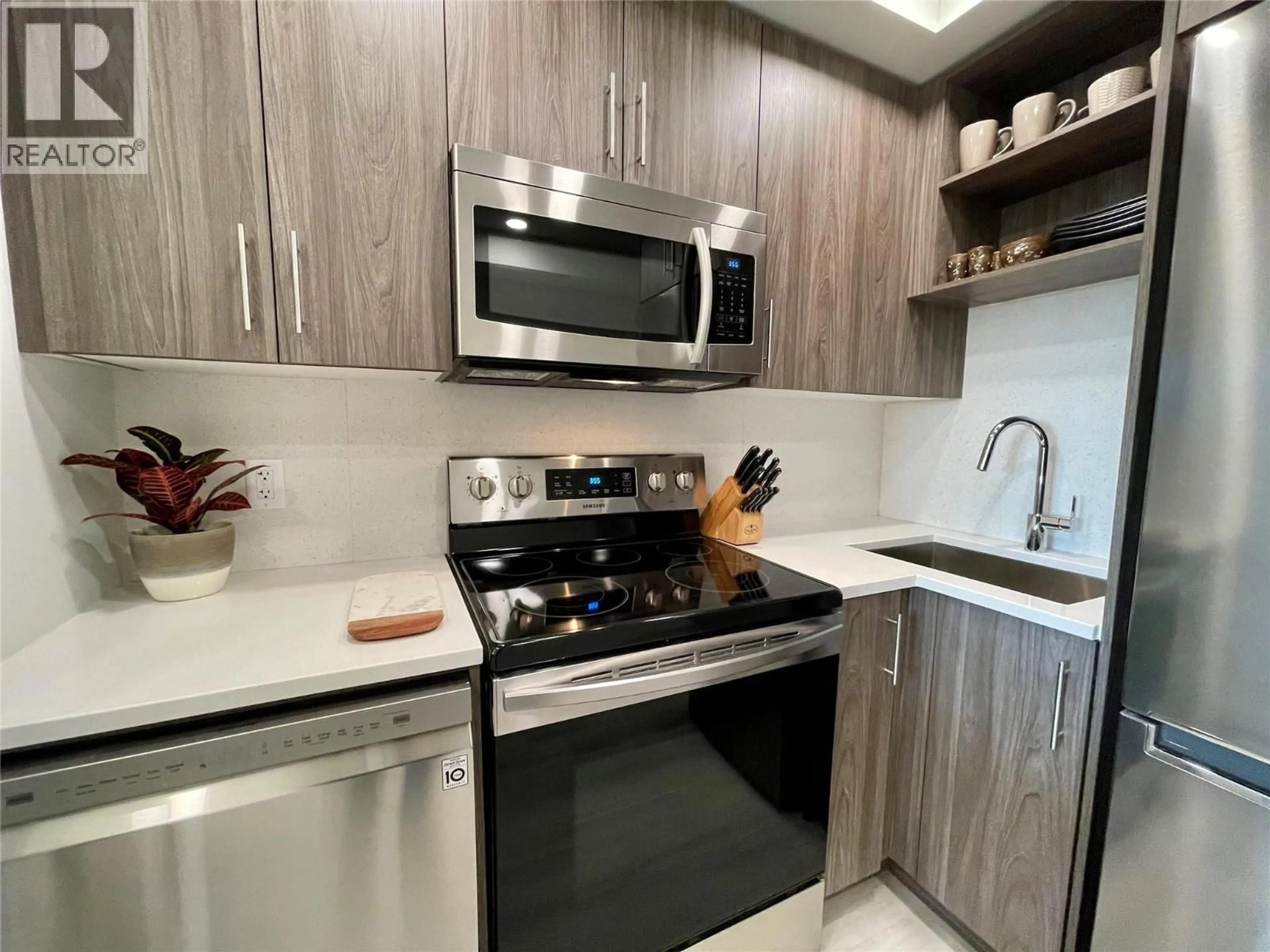 Standard kitchen, unknown for PH12 - 345 DOUGALL ROAD NORTH, Kelowna British Columbia V1X0A8