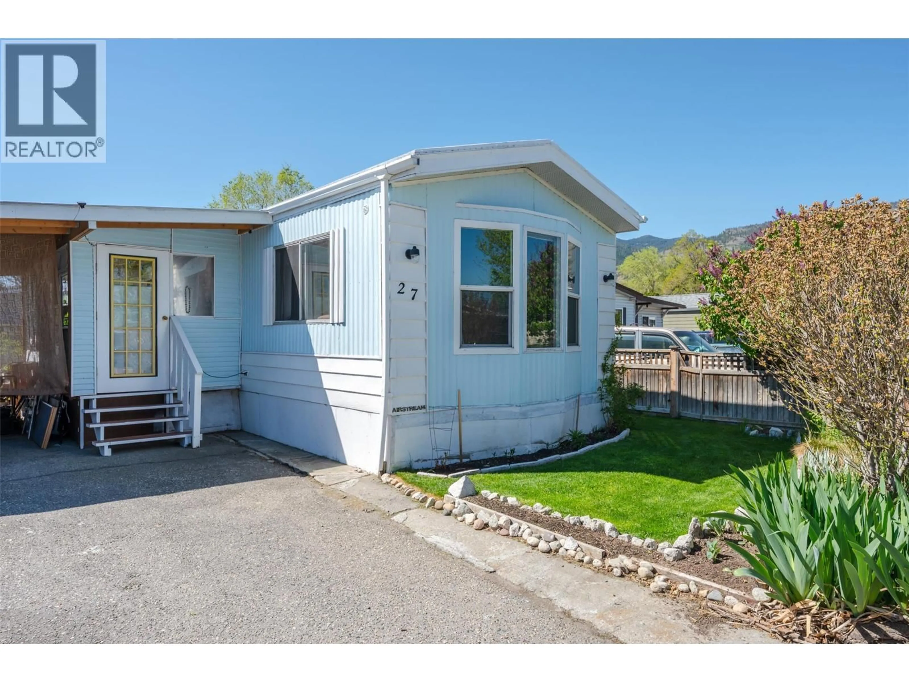 Home with vinyl exterior material, street for 27 - 3999 SKAHA LAKE ROAD, Penticton British Columbia V2A6J7