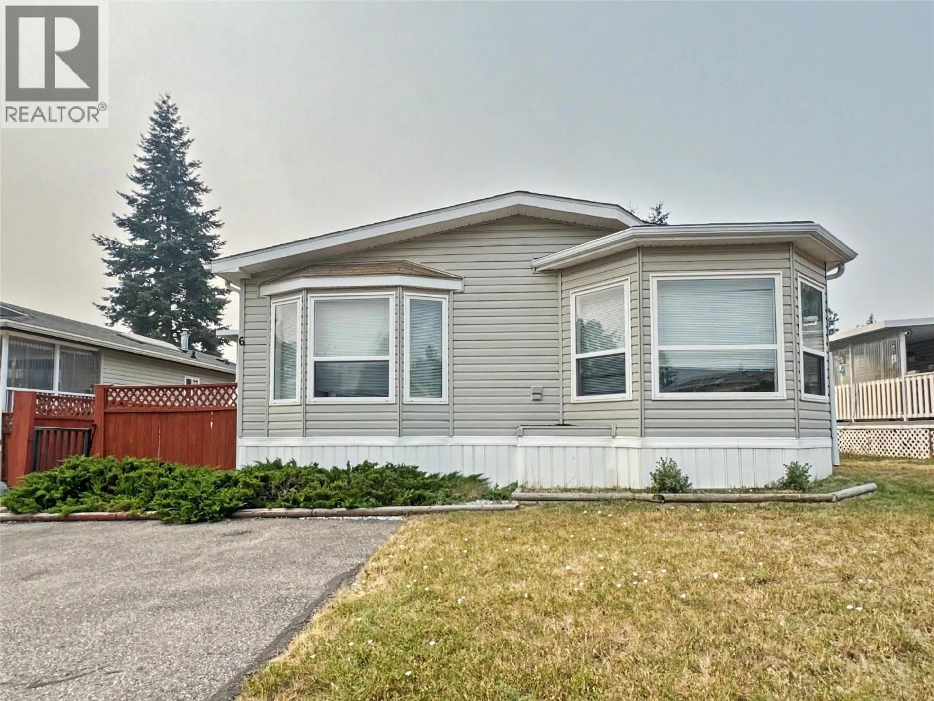 Home with vinyl exterior material, street for 6 - 2321 INDUSTRIAL ROAD, Cranbrook British Columbia V1C6H3