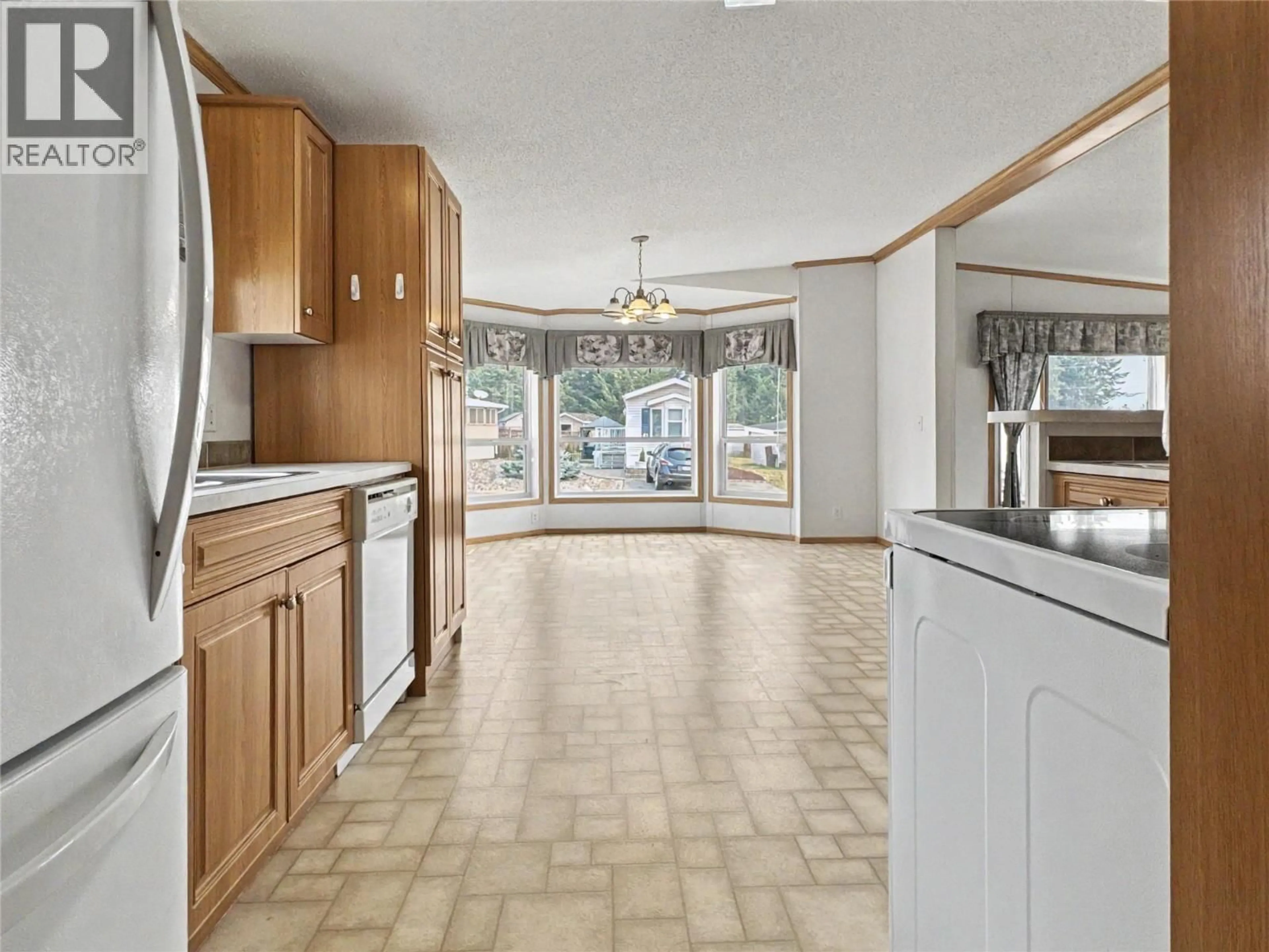Open concept kitchen, ceramic/tile floor for 6 - 2321 INDUSTRIAL ROAD, Cranbrook British Columbia V1C6H3