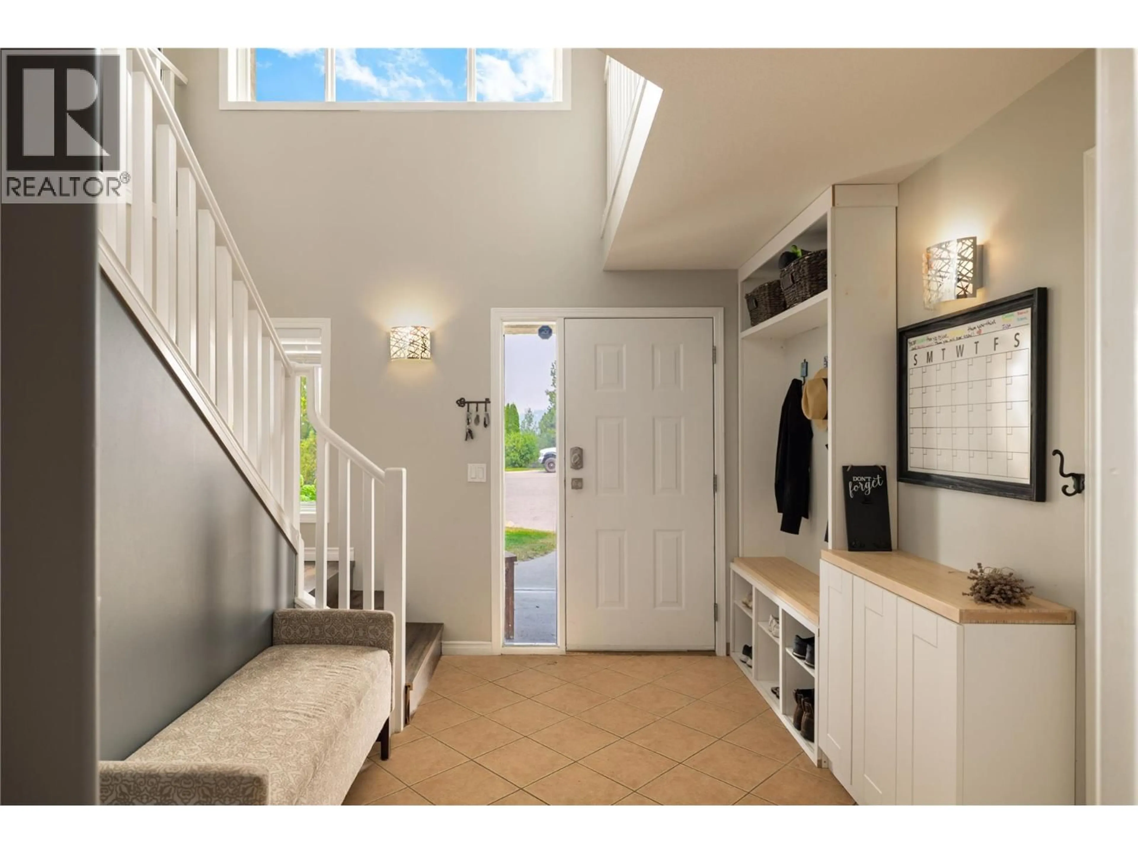 Indoor entryway for 3013 BRINDISI PLACE, Kelowna British Columbia V1V2N5