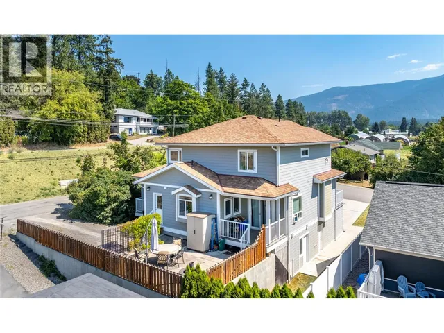201 25TH AVENUE SOUTH, Creston 3
