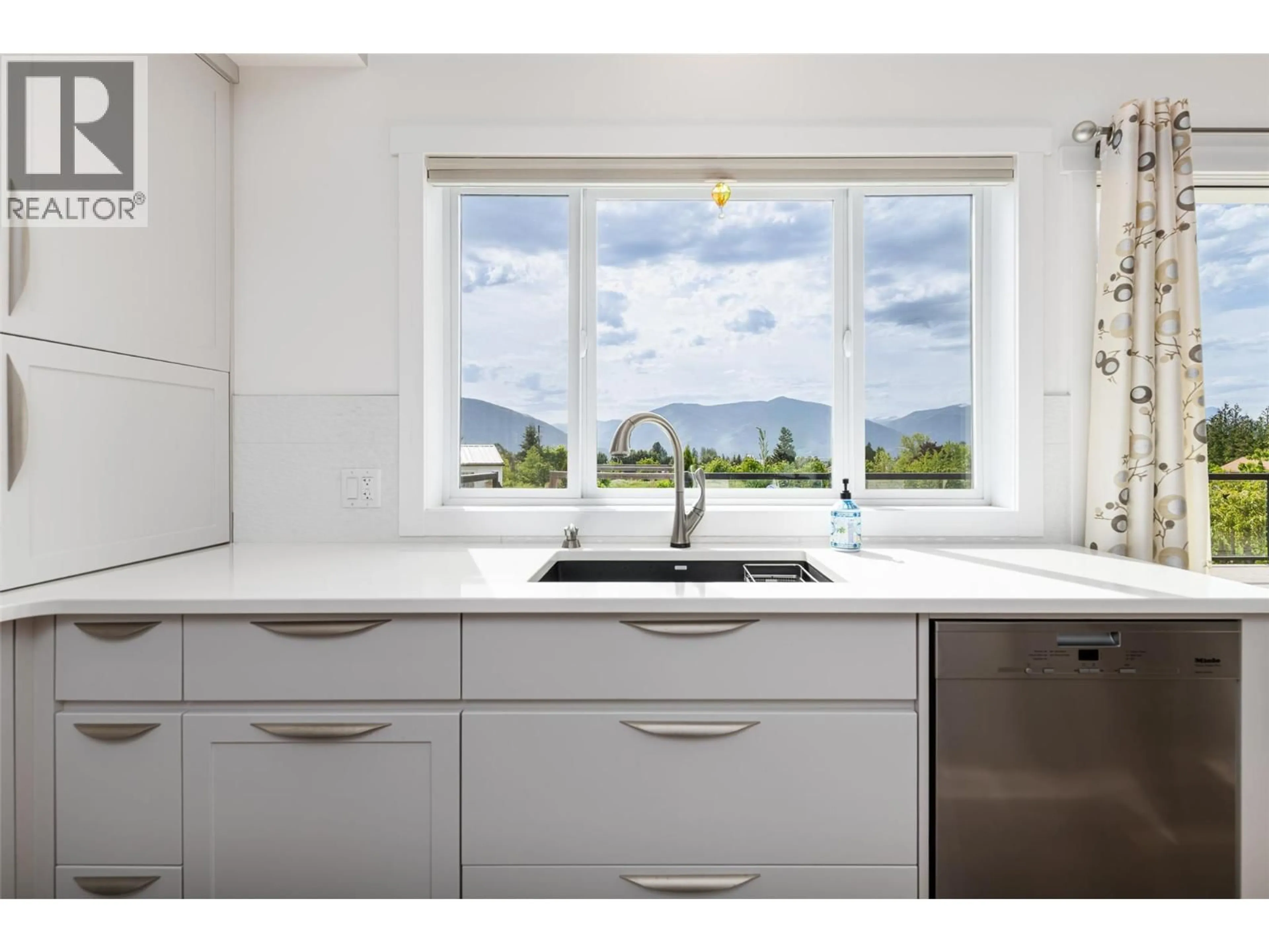 Standard kitchen, unknown for 717 25TH AVENUE SOUTH, Erickson British Columbia V0B1G1