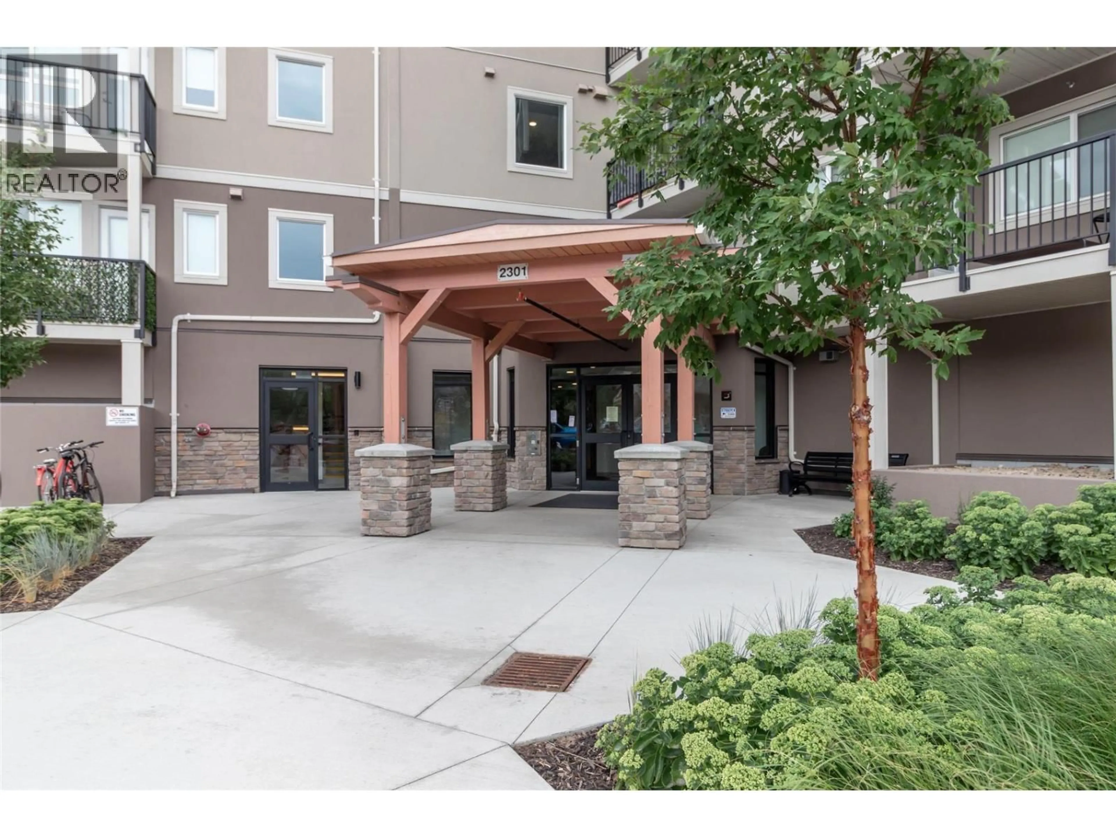 Indoor foyer for 126 - 2301 CARRINGTON ROAD, West Kelowna British Columbia V4T0E2