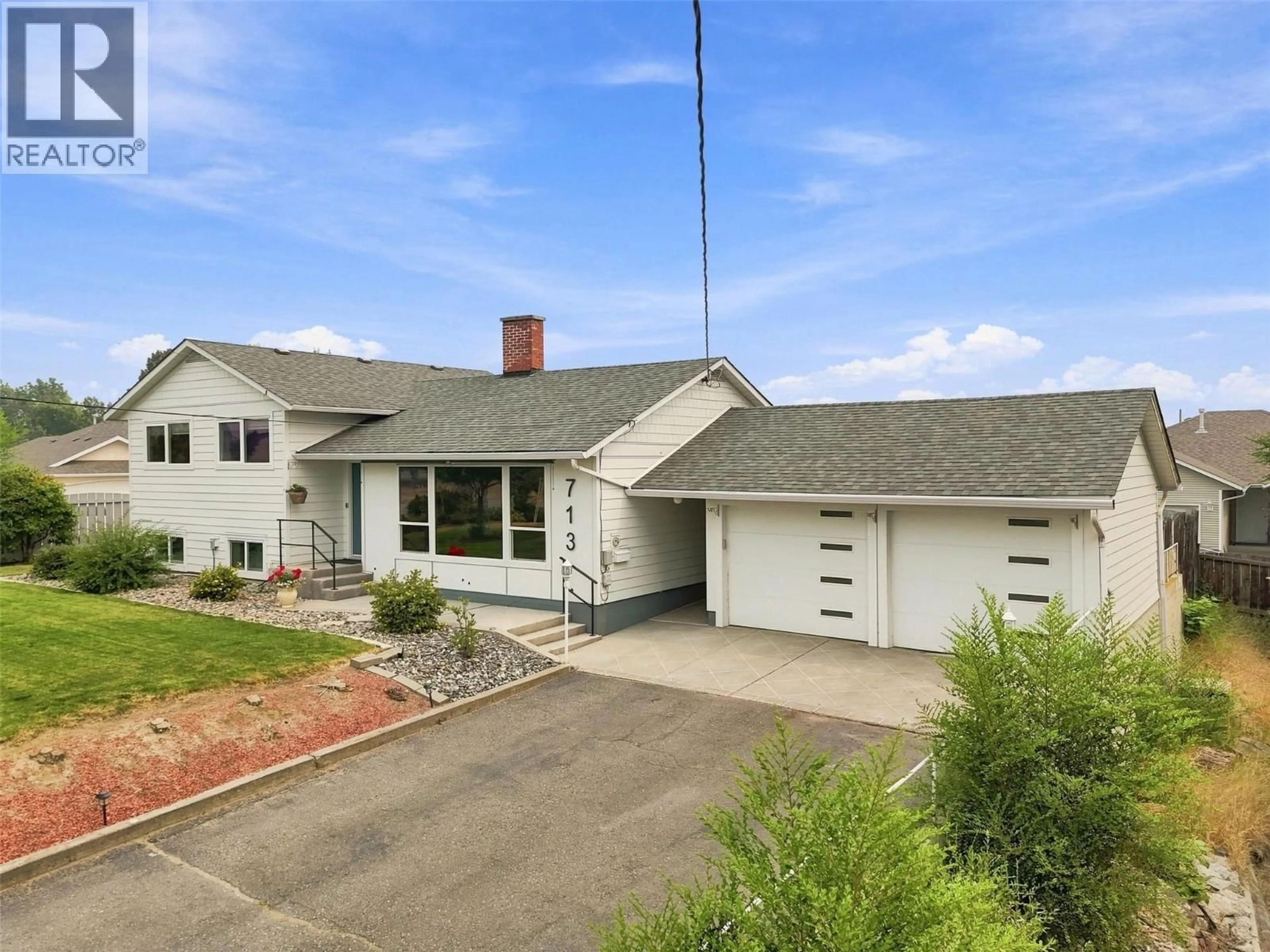 Home with vinyl exterior material, street for 713 SINGH STREET, Kamloops British Columbia V2B5C5