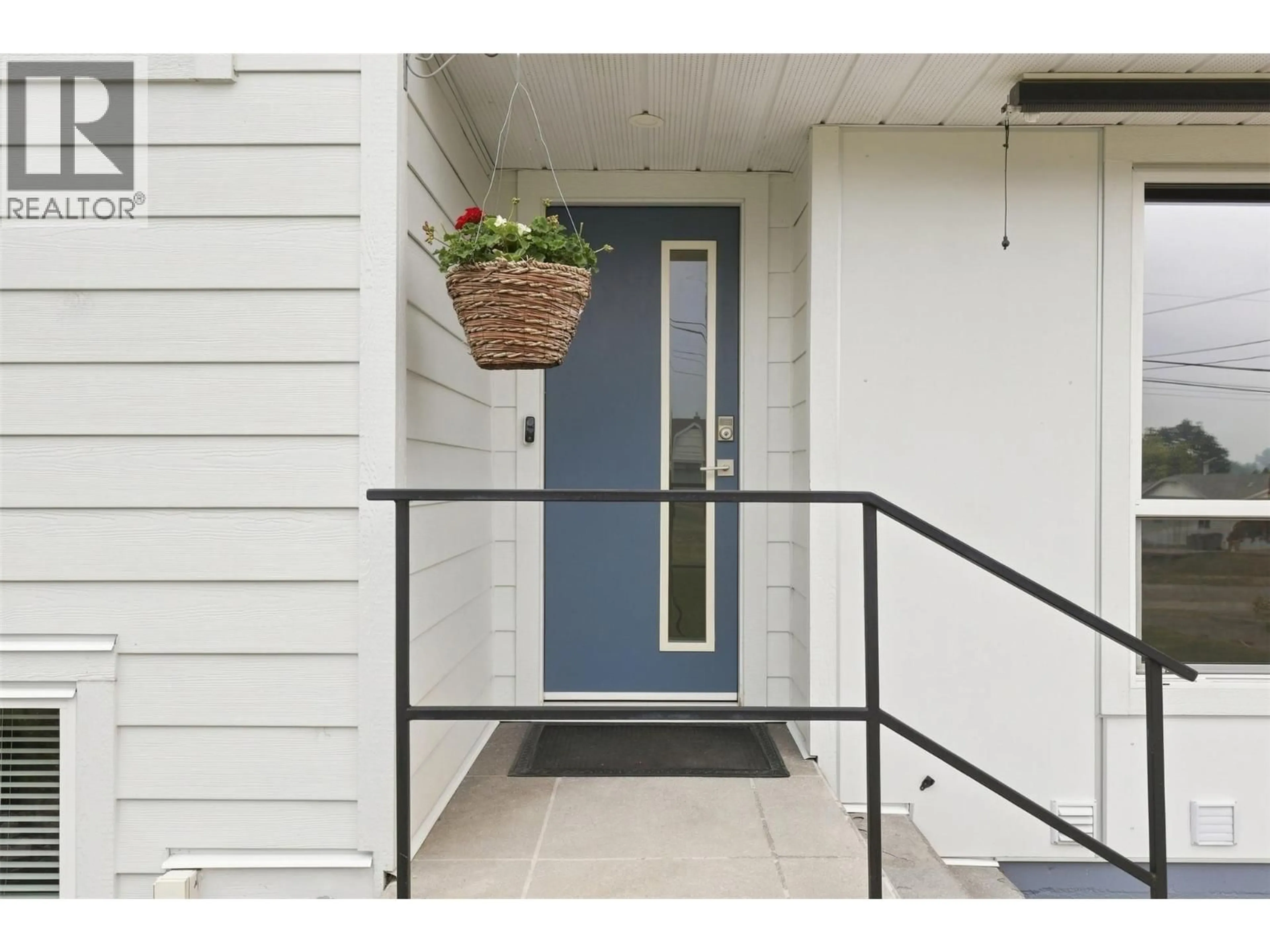 Indoor entryway for 713 SINGH STREET, Kamloops British Columbia V2B5C5