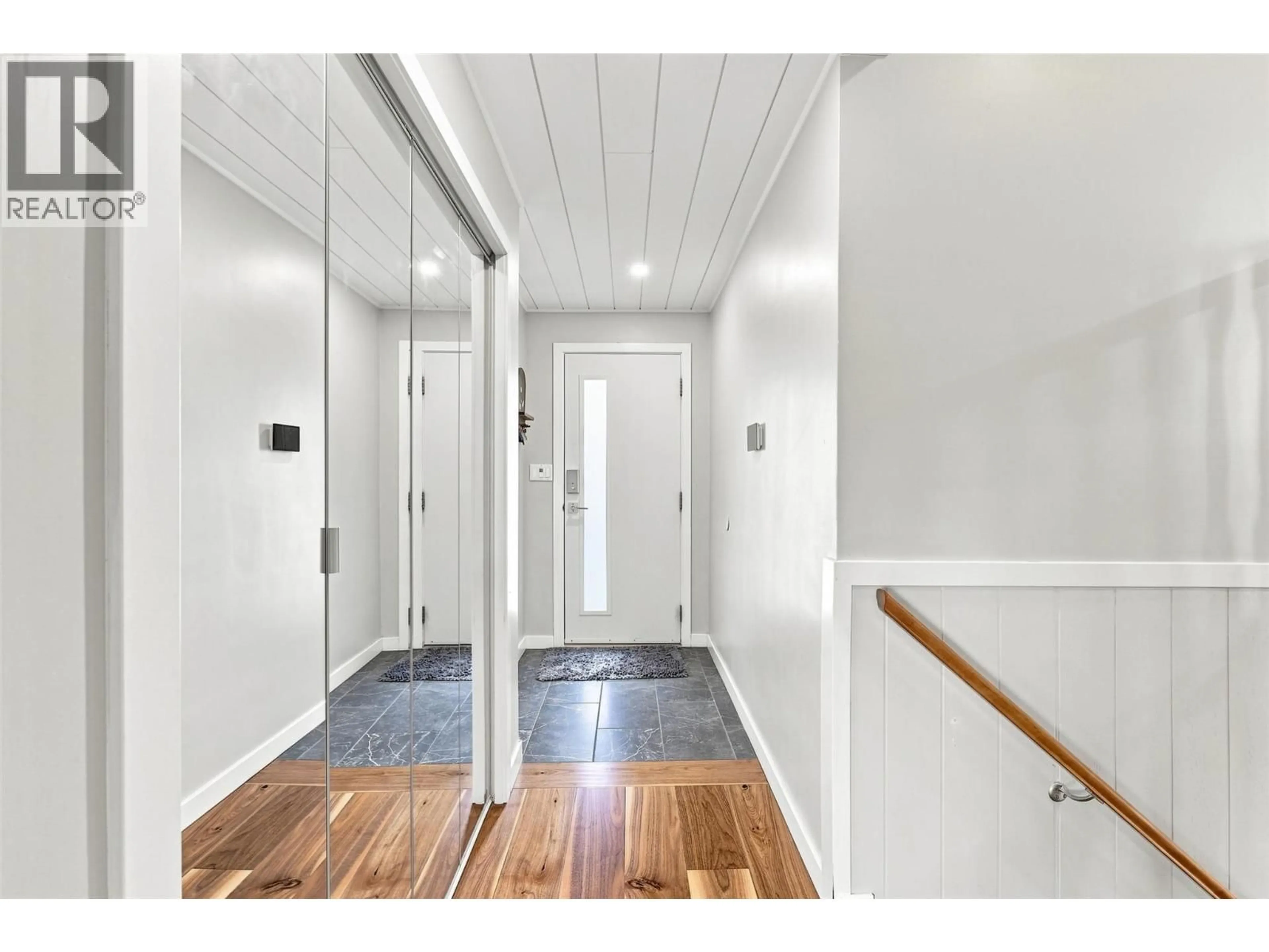 Indoor entryway for 713 SINGH STREET, Kamloops British Columbia V2B5C5