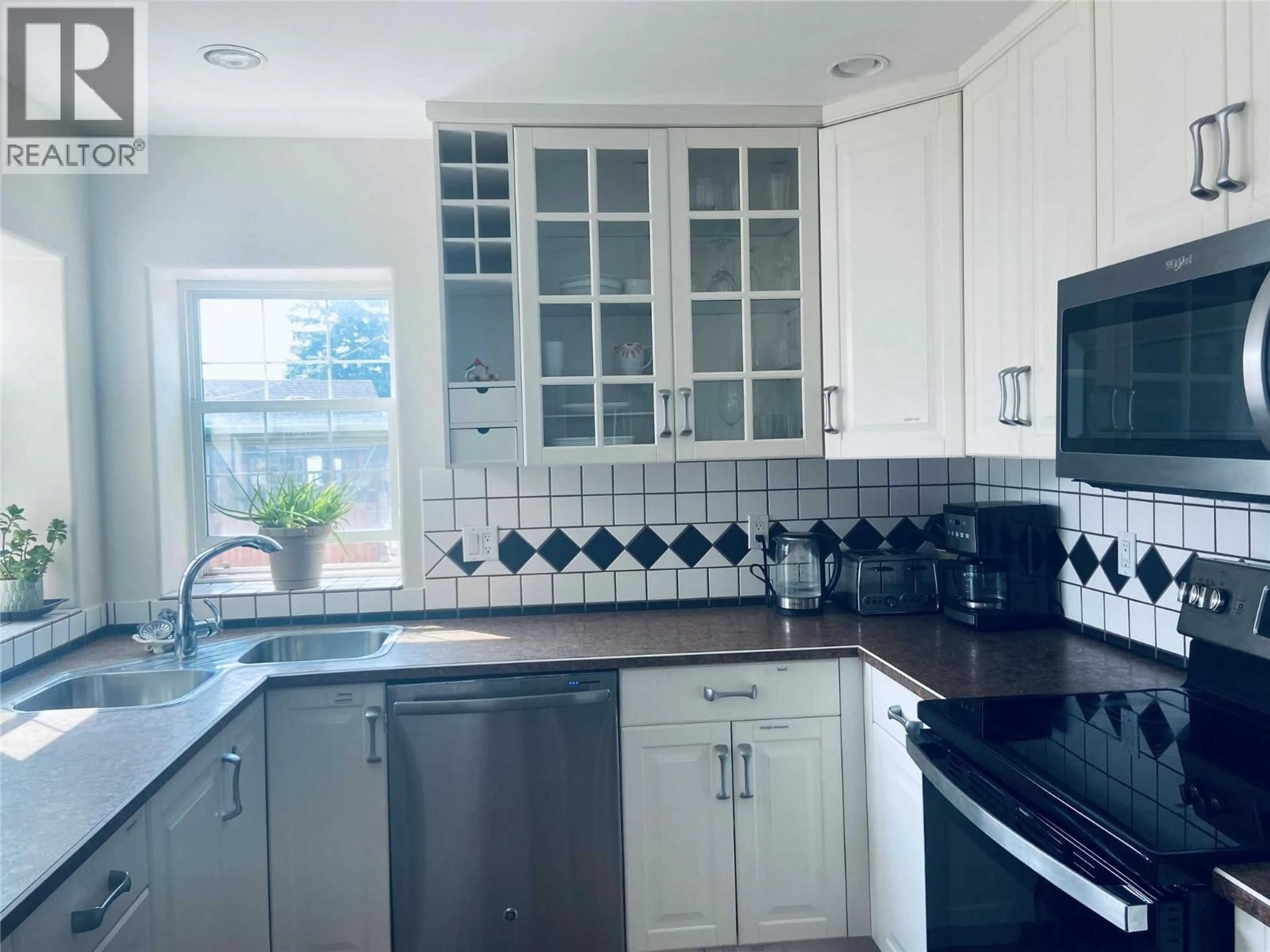 Standard kitchen, ceramic/tile floor for 916 13 STREET SOUTH, Golden British Columbia V0A1H0