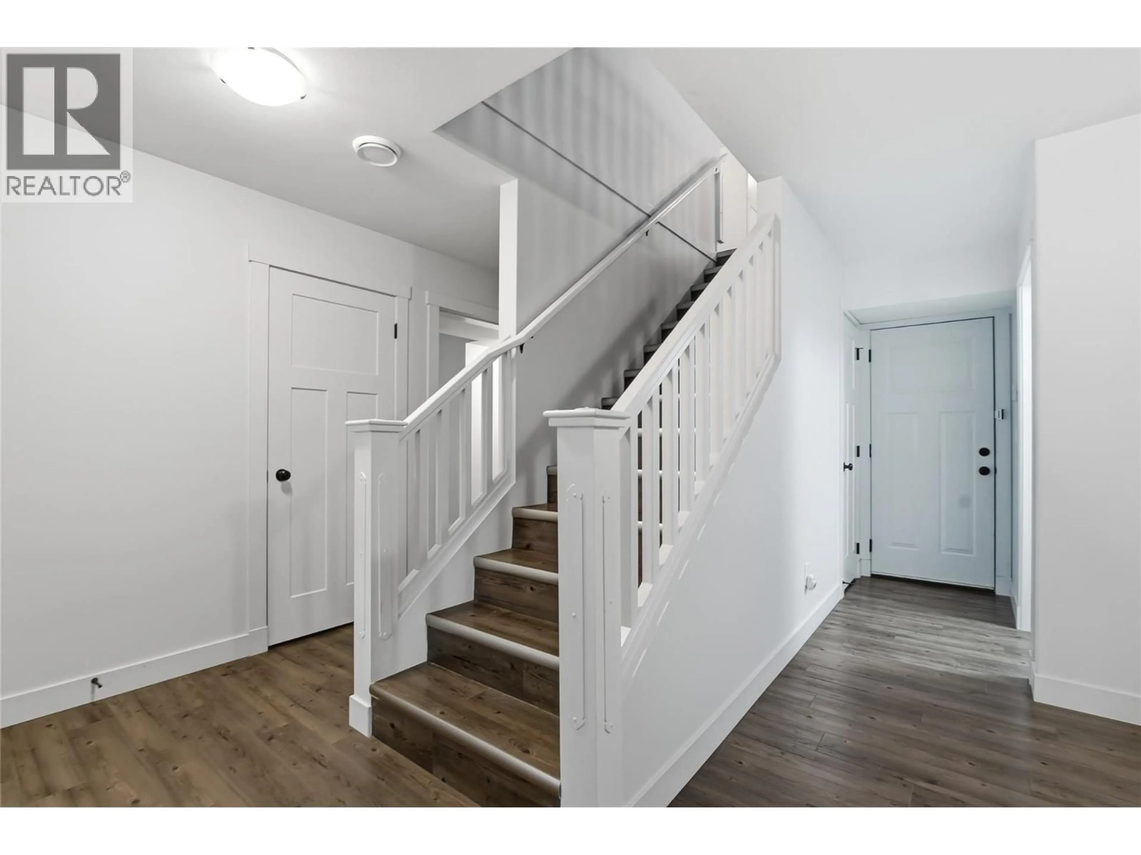 Unknown for 560 CHRISTLETON AVENUE, Kelowna British Columbia V1Y5J2