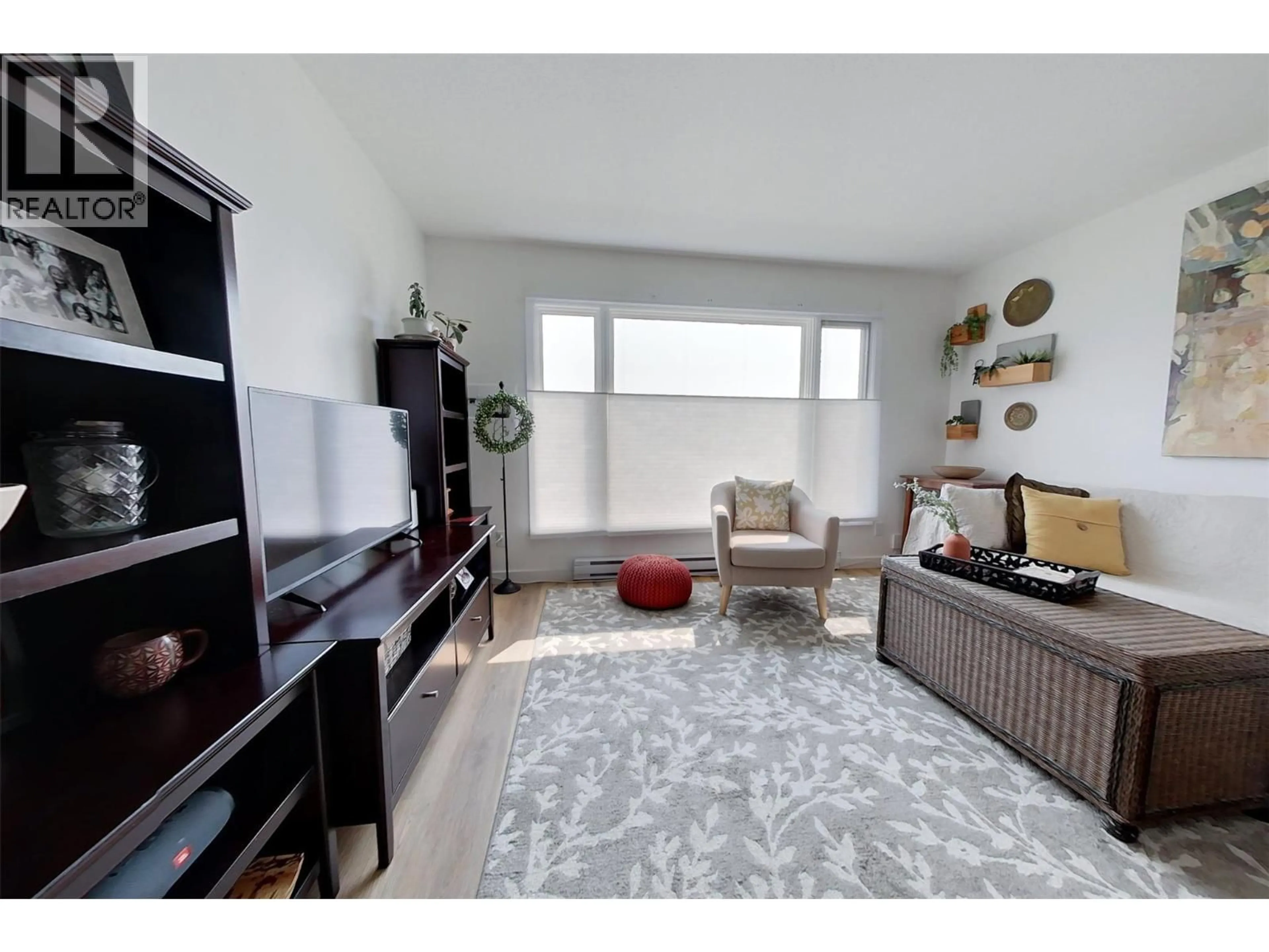 Living room with furniture, unknown for 1740 HILLSIDE STREET, Creston British Columbia V0B1G5