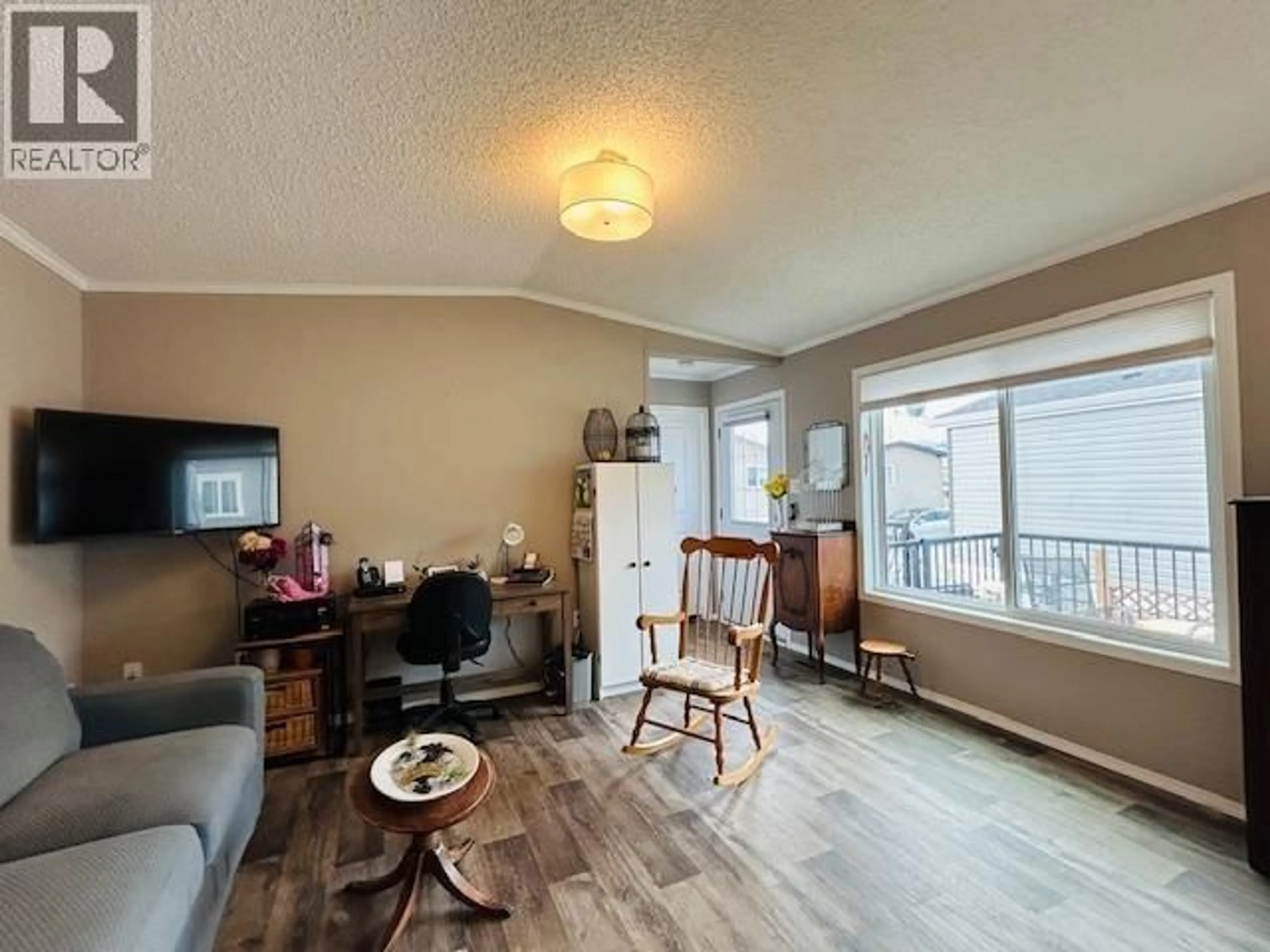 Living room with furniture, wood/laminate floor for 13 - 235 AYLMER ROAD, Chase British Columbia V0E1M0