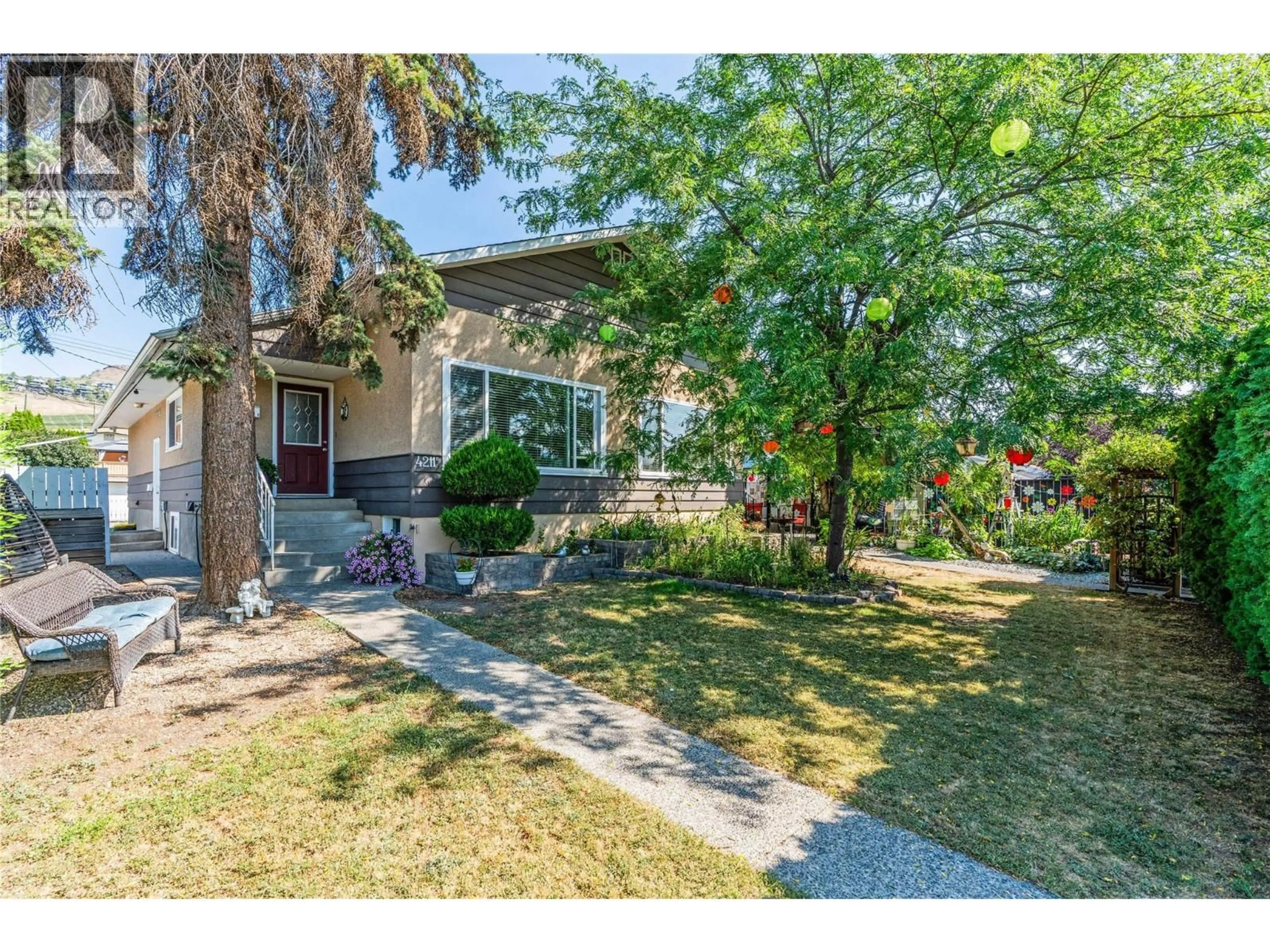 A pic from outside/outdoor area/front of a property/back of a property/a pic from drone, street for 4211 27 AVENUE, Vernon British Columbia V1T1T3