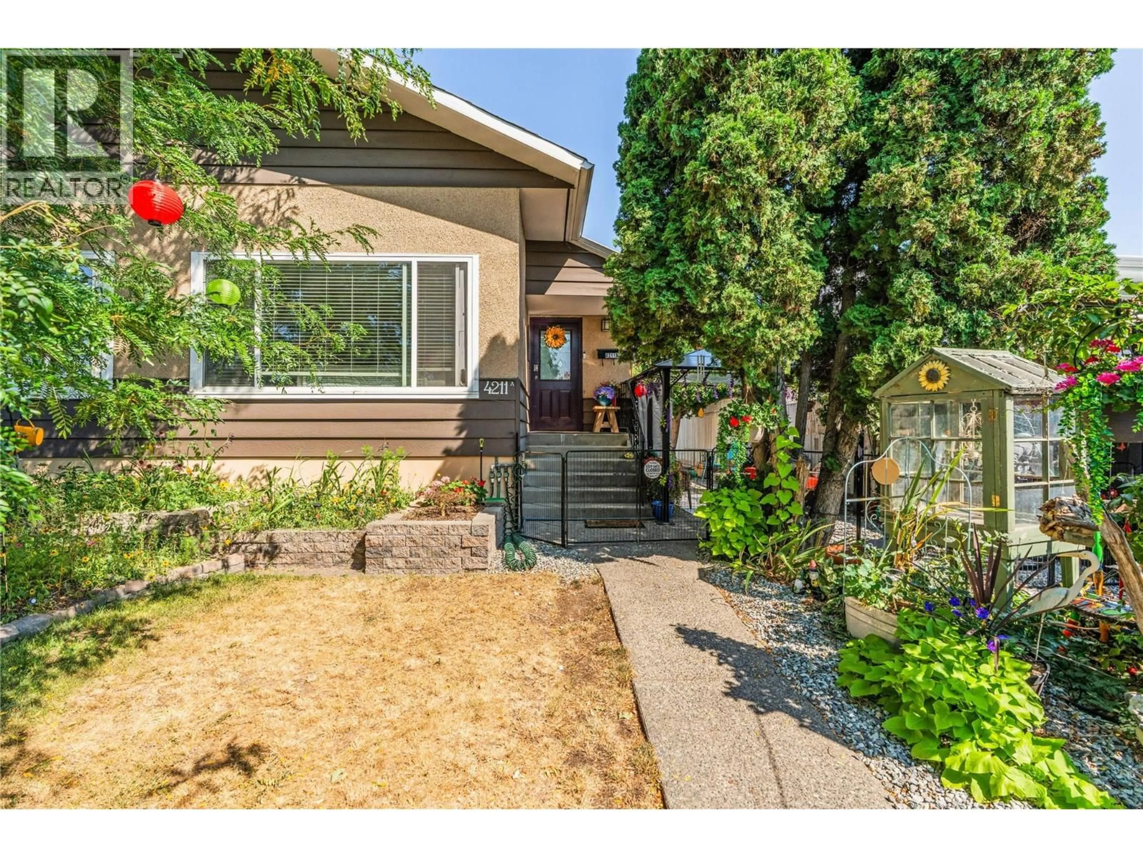 Home with vinyl exterior material, street for 4211 27 AVENUE, Vernon British Columbia V1T1T3