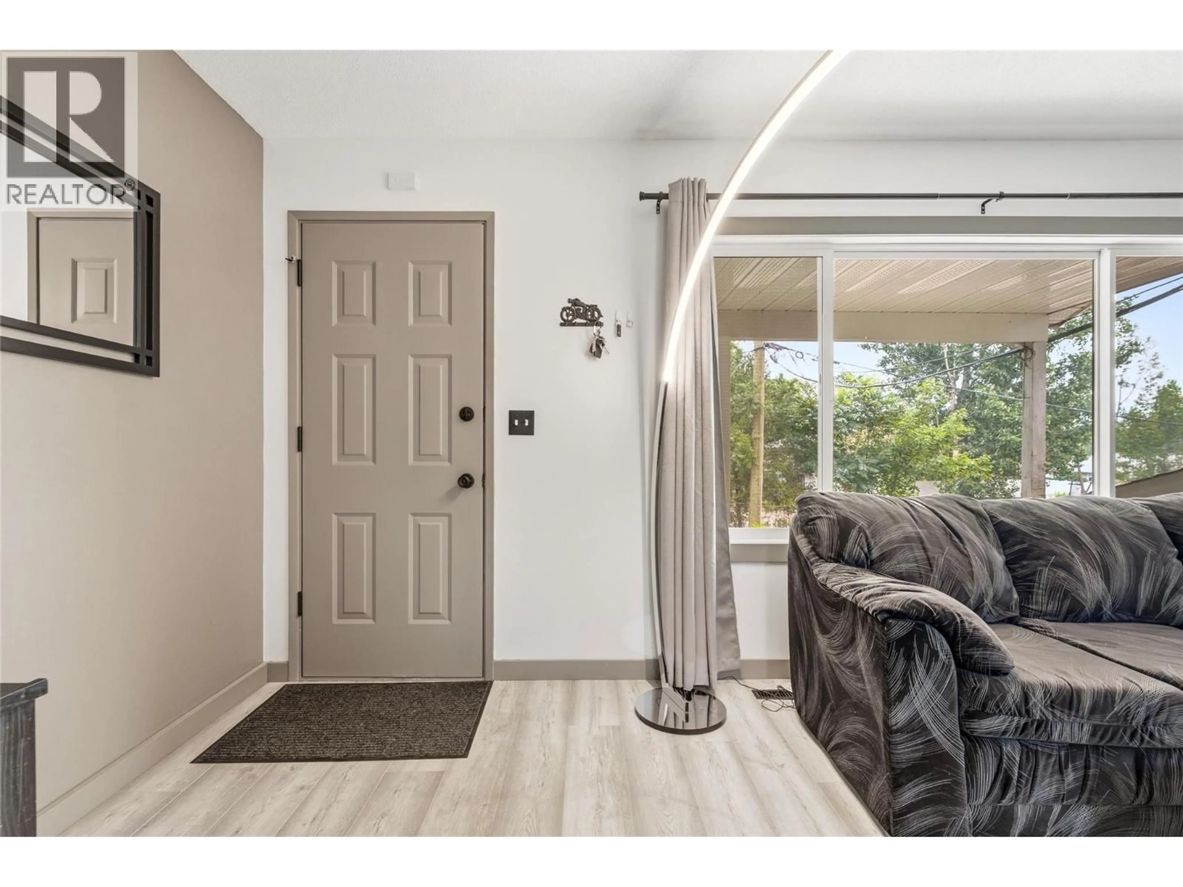Indoor entryway for 7 - 3807 32 AVENUE, Vernon British Columbia V1T2N2
