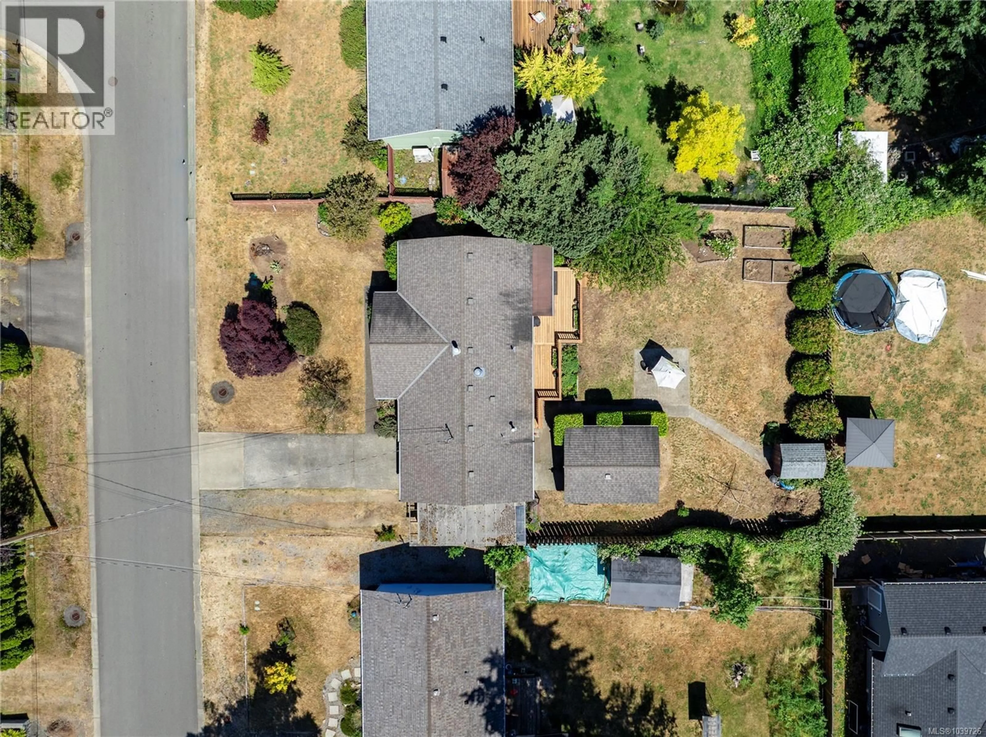 A pic from outside/outdoor area/front of a property/back of a property/a pic from drone, street for 408 YOUNG STREET, Parksville British Columbia V9P1C3