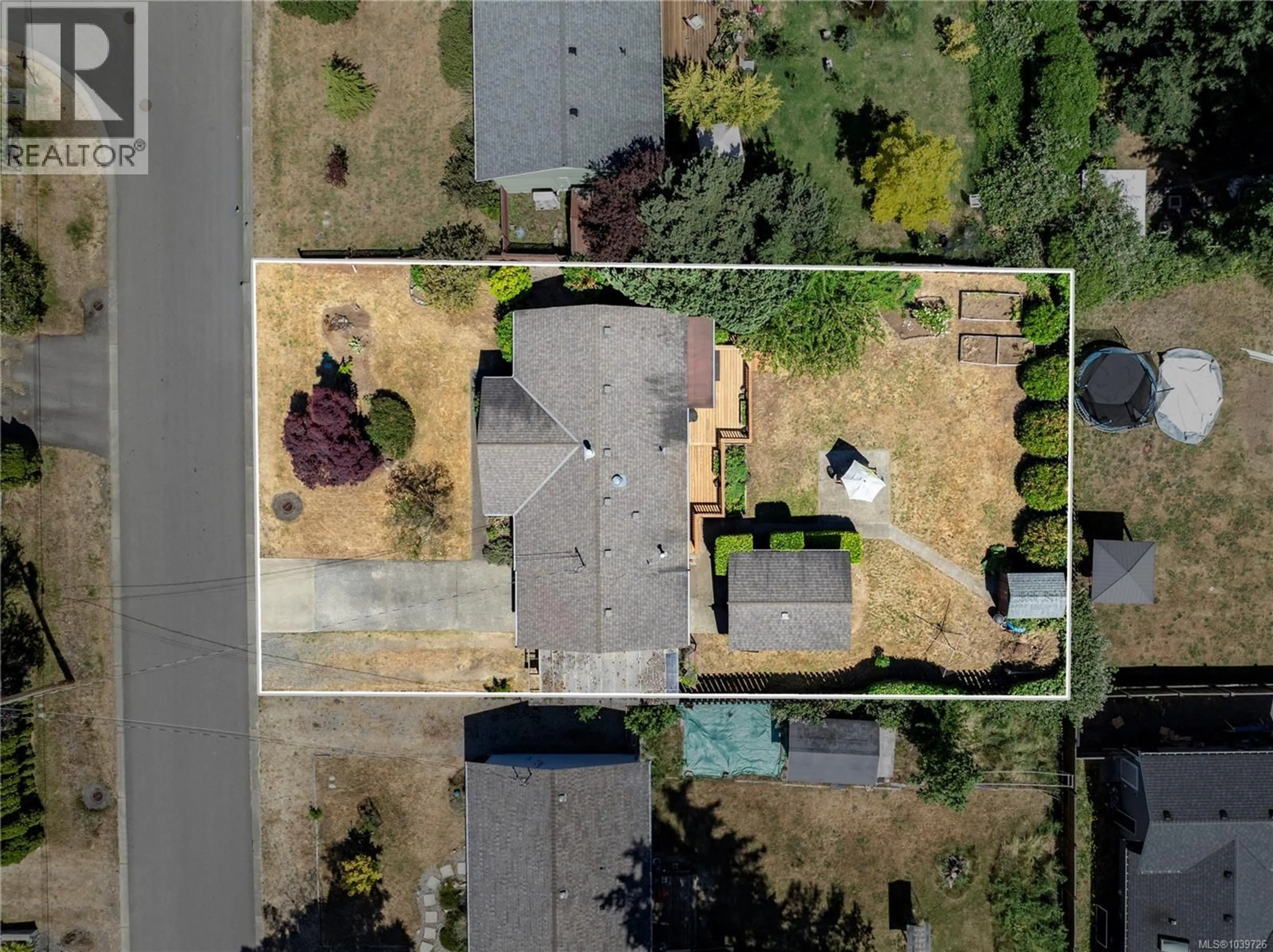 A pic from outside/outdoor area/front of a property/back of a property/a pic from drone, street for 408 YOUNG STREET, Parksville British Columbia V9P1C3