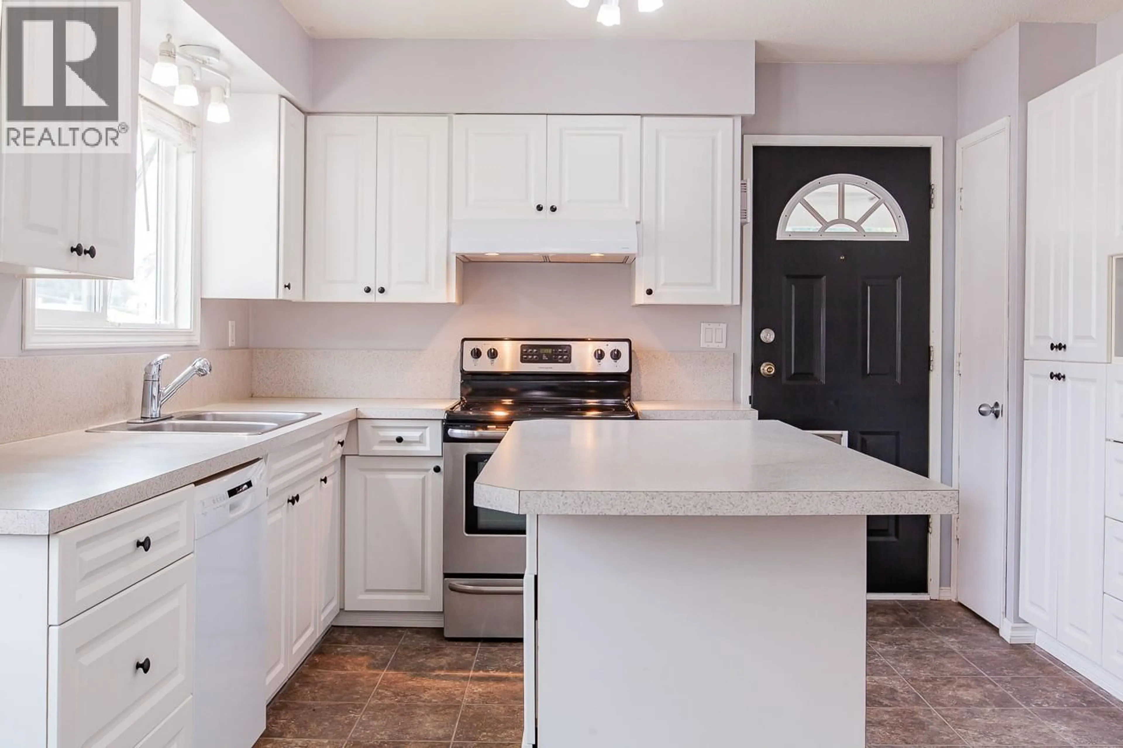 Open concept kitchen, ceramic/tile floor for 1669 WESTMOUNT DRIVE, Kamloops British Columbia V2B6A4