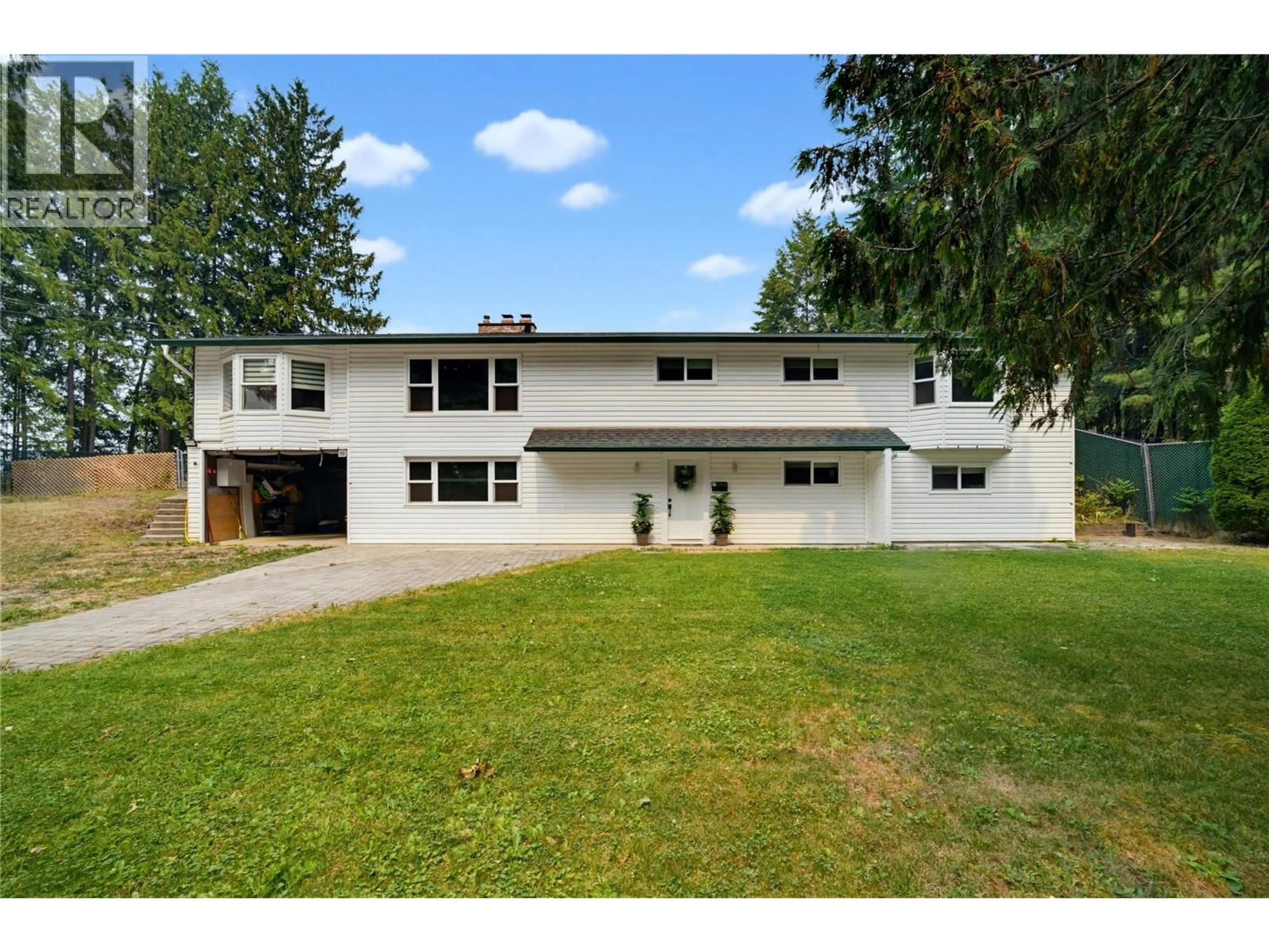 A pic from outside/outdoor area/front of a property/back of a property/a pic from drone, unknown for 3251 5 AVENUE SOUTHEAST, Salmon Arm British Columbia V1E2B8