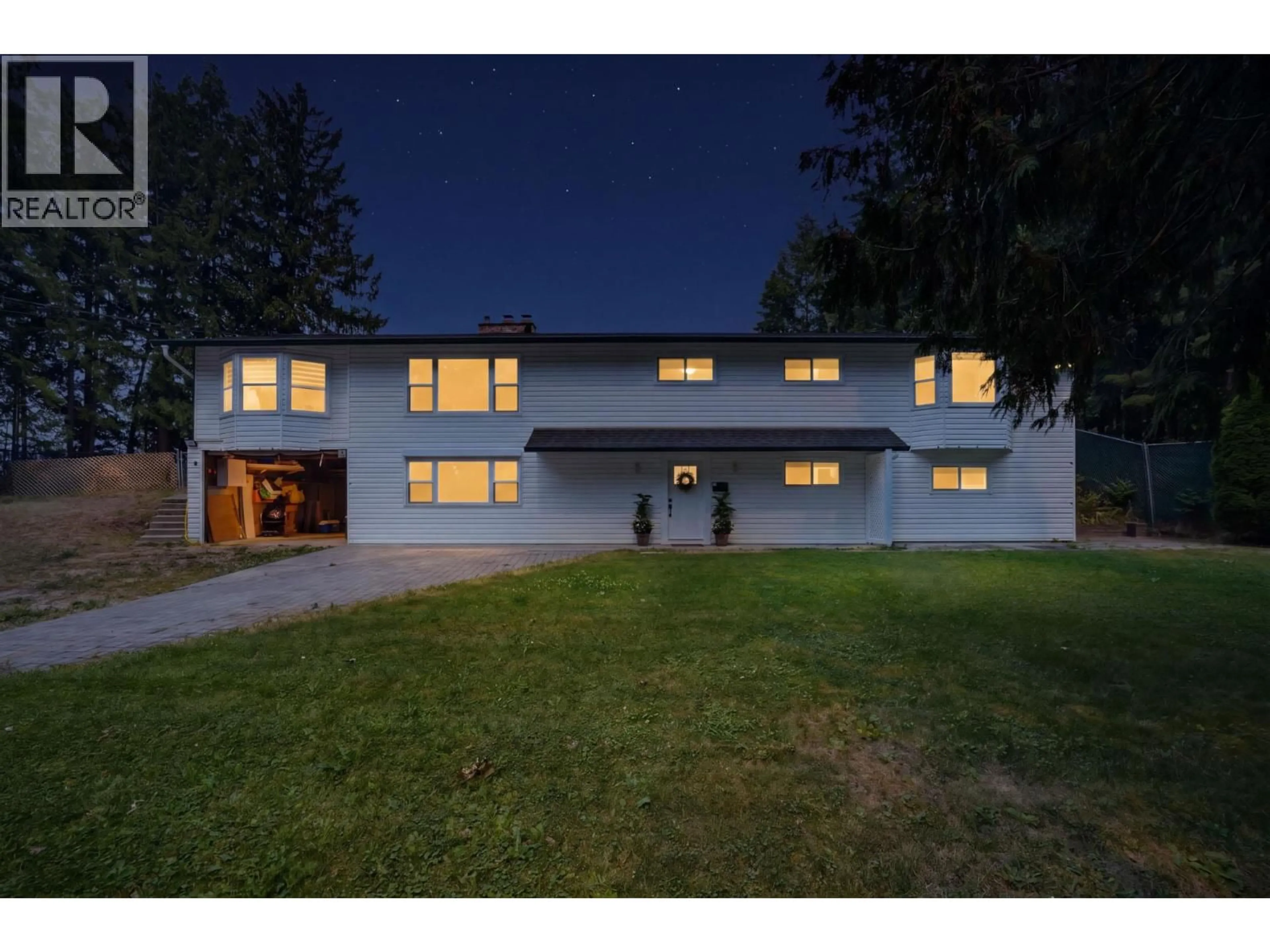 A pic from outside/outdoor area/front of a property/back of a property/a pic from drone, street for 3251 5 AVENUE SOUTHEAST, Salmon Arm British Columbia V1E2B8