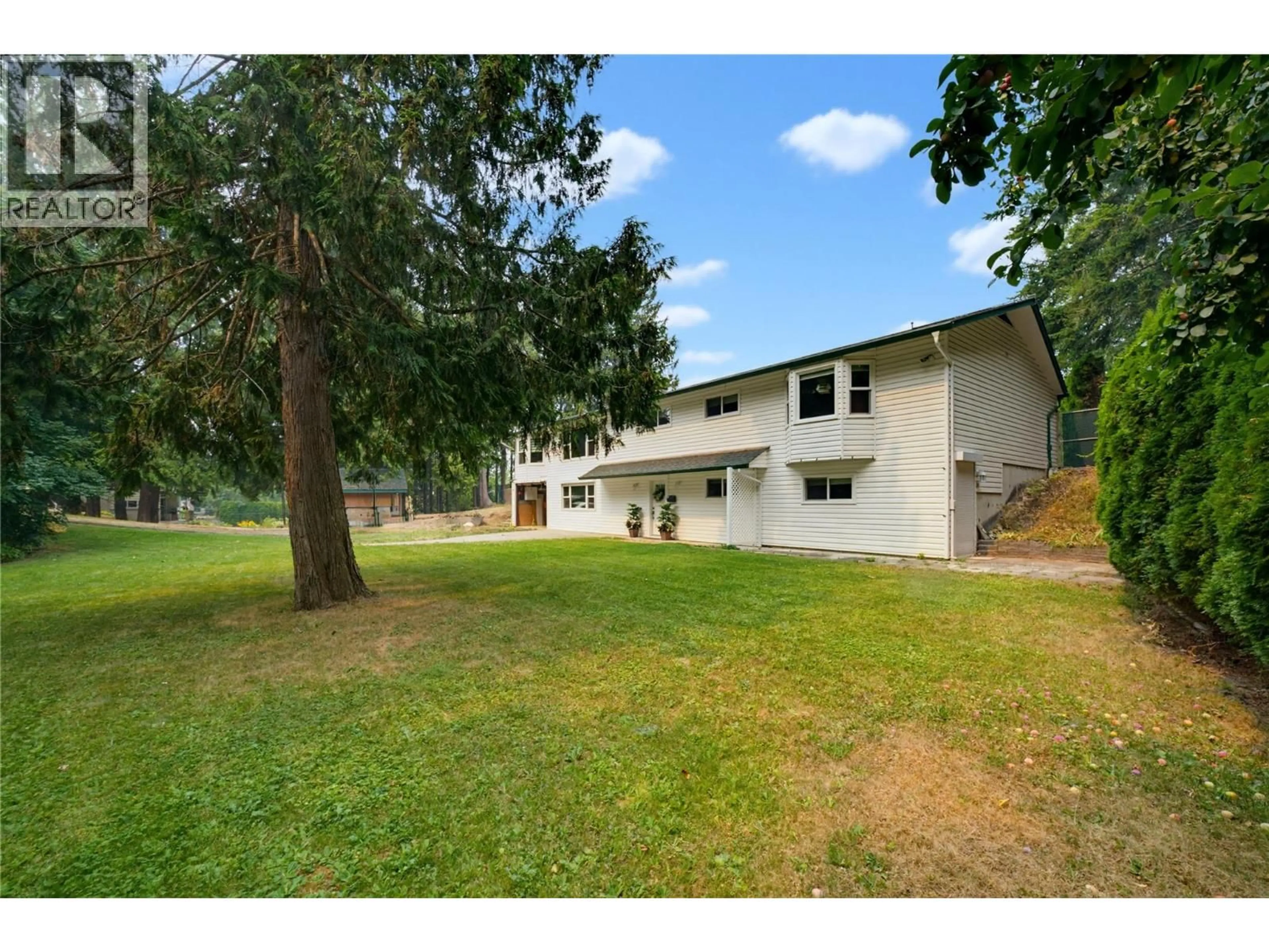 A pic from outside/outdoor area/front of a property/back of a property/a pic from drone, unknown for 3251 5 AVENUE SOUTHEAST, Salmon Arm British Columbia V1E2B8