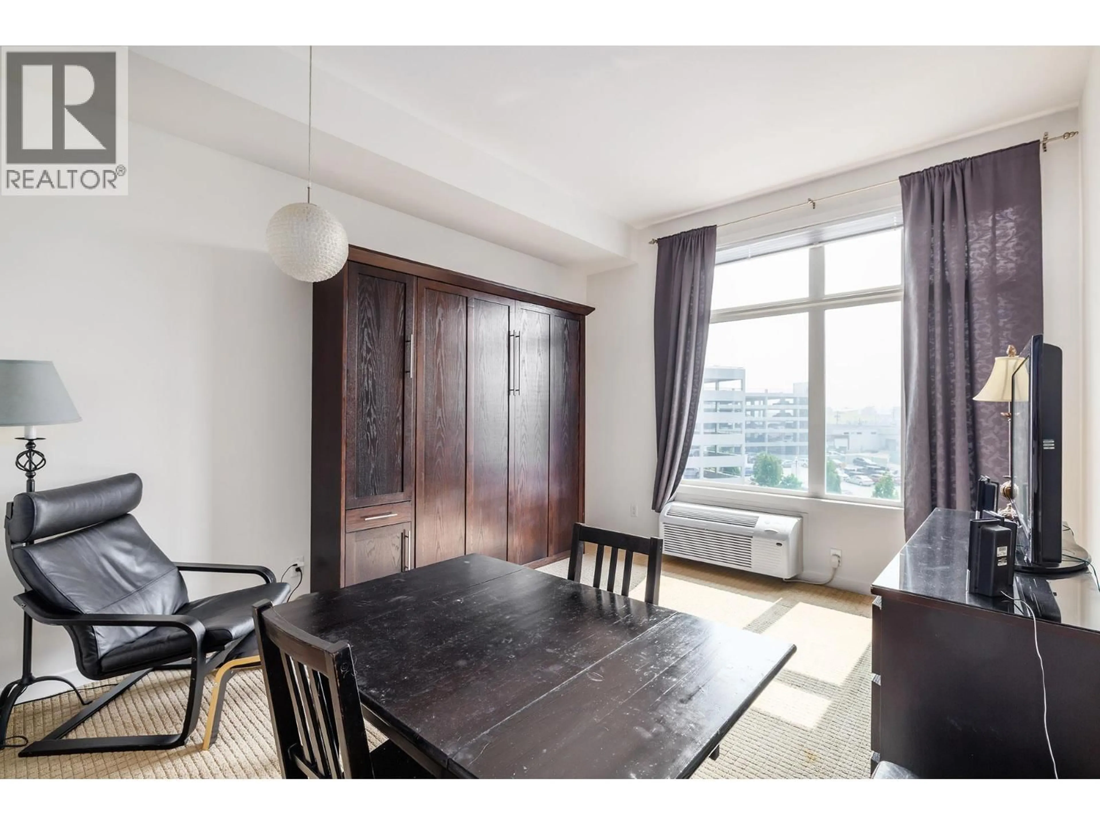 Dining room, wood/laminate floor for 405 - 1550 DICKSON AVENUE, Kelowna British Columbia V1Y9Y8