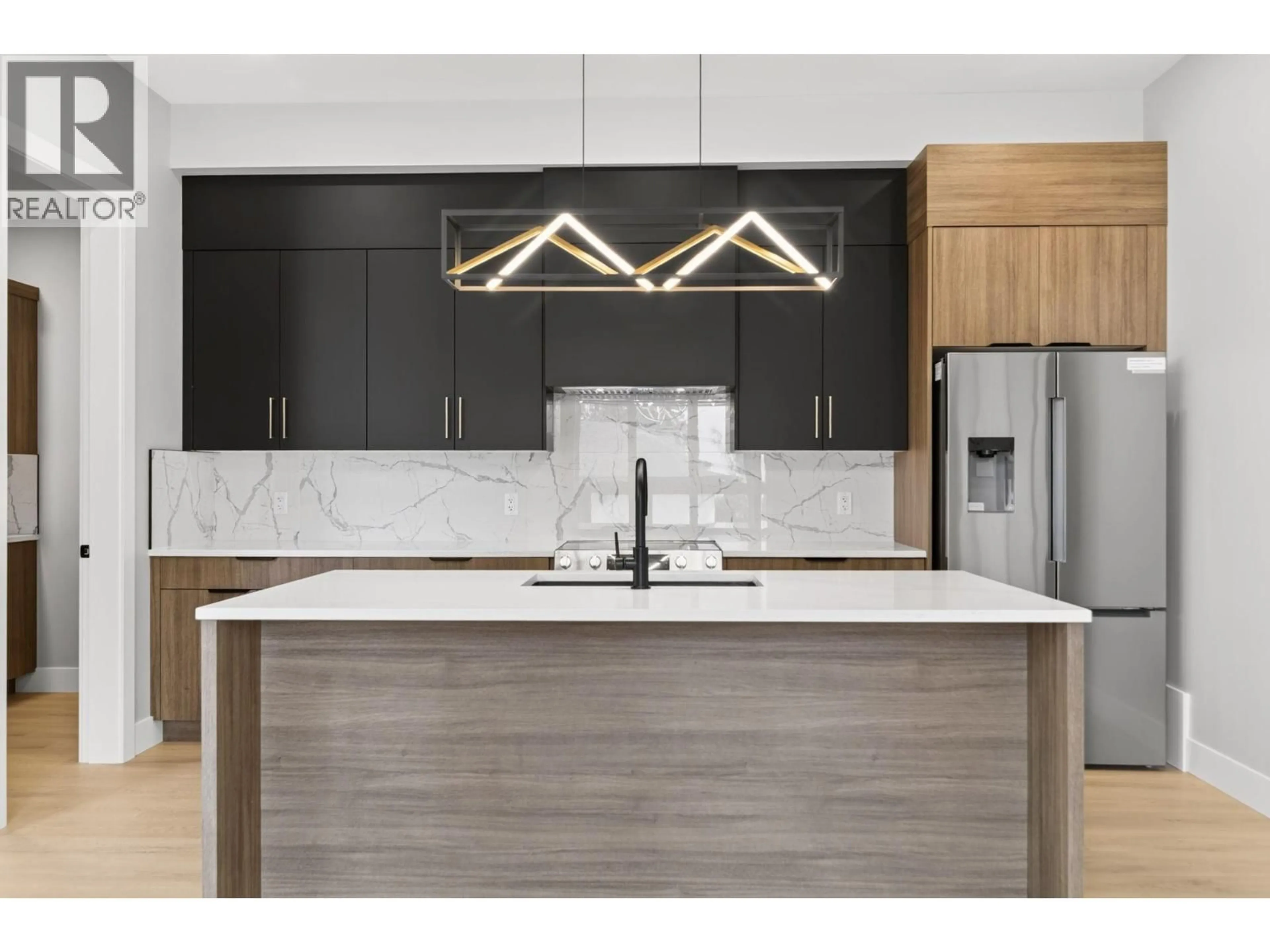 Contemporary kitchen, unknown for 1 - 757 BARNABY ROAD, Kelowna British Columbia V1W4N9