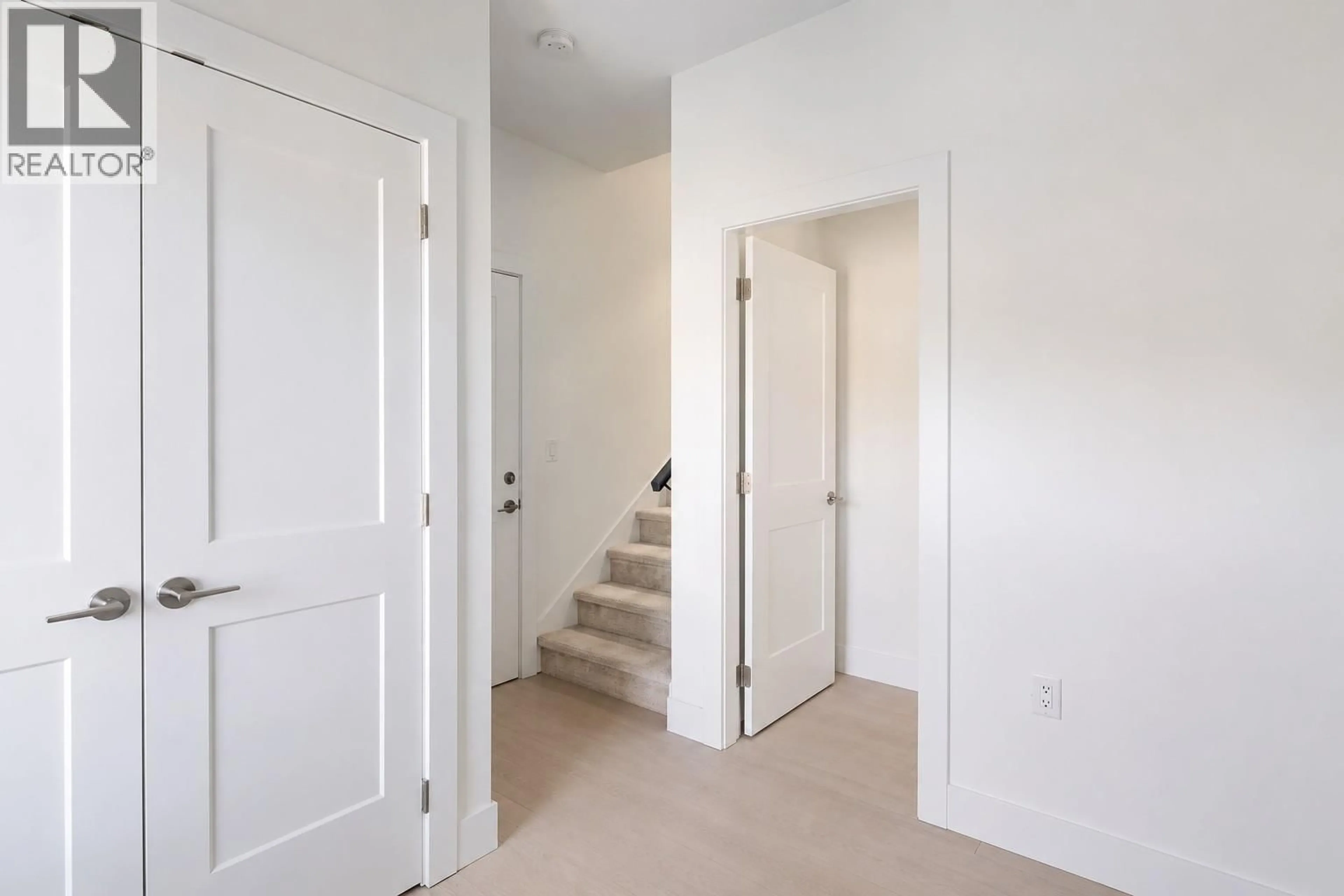 Indoor entryway for 7 - 235 TAYLOR ROAD, Kelowna British Columbia V1X4G1