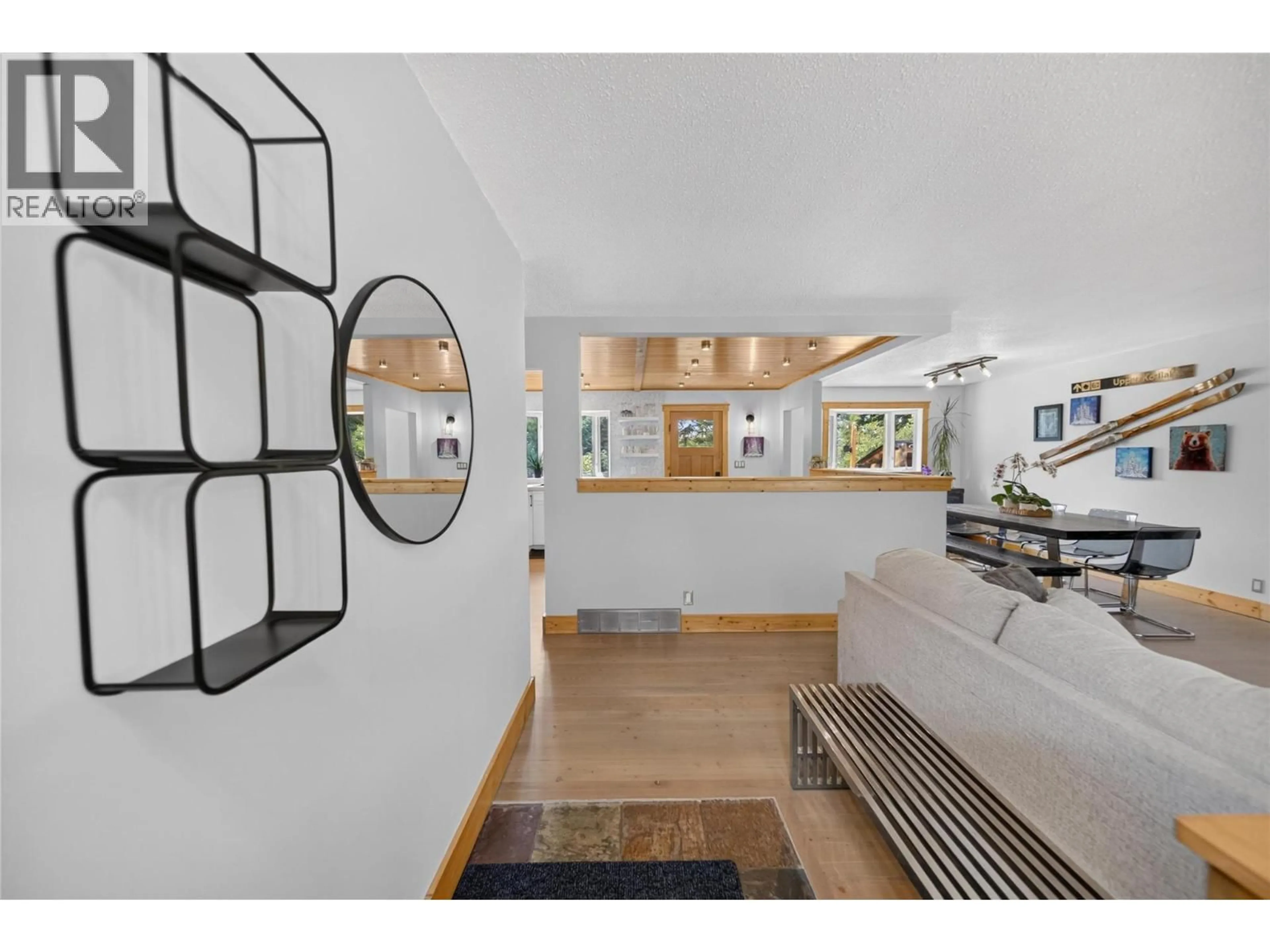 Indoor entryway for 197 RIDGEMONT LANE, Fernie British Columbia V0B1M2