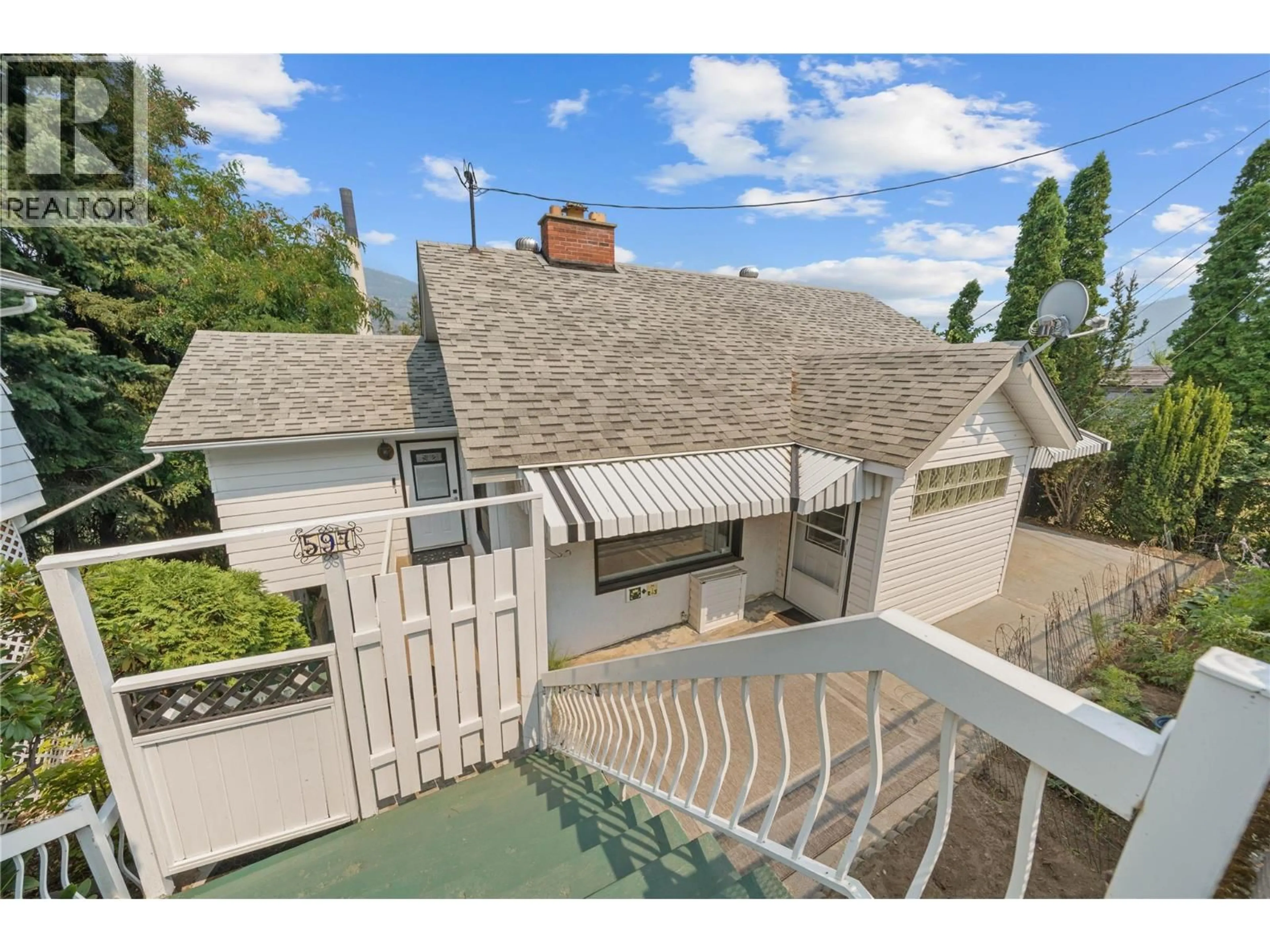 A pic from outside/outdoor area/front of a property/back of a property/a pic from drone, street for 597 BINNS STREET, Trail British Columbia V1R3L3