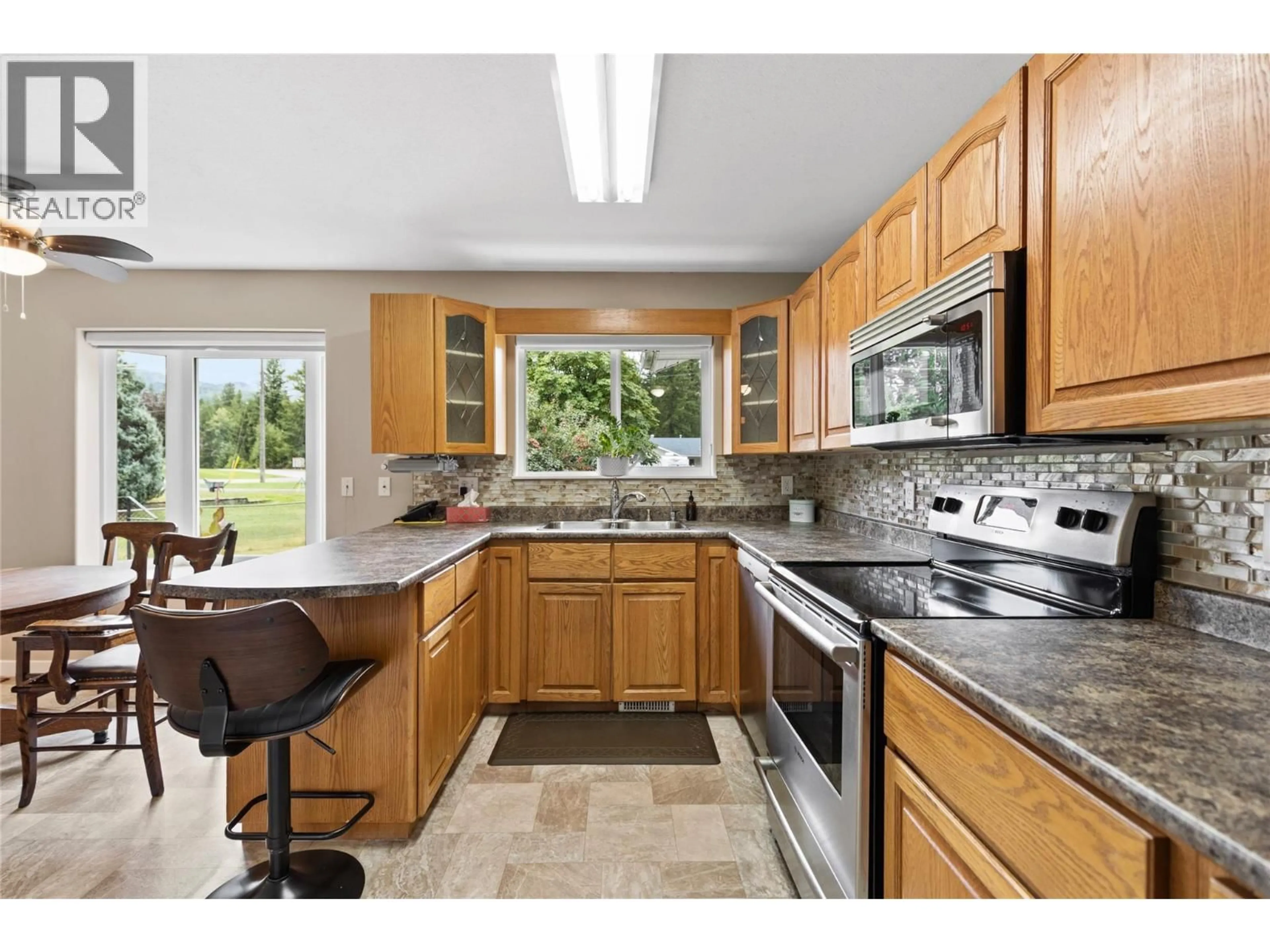 Standard kitchen, ceramic/tile floor for 325 WYNDHAVEN DRIVE, Clearwater British Columbia V0E1N1
