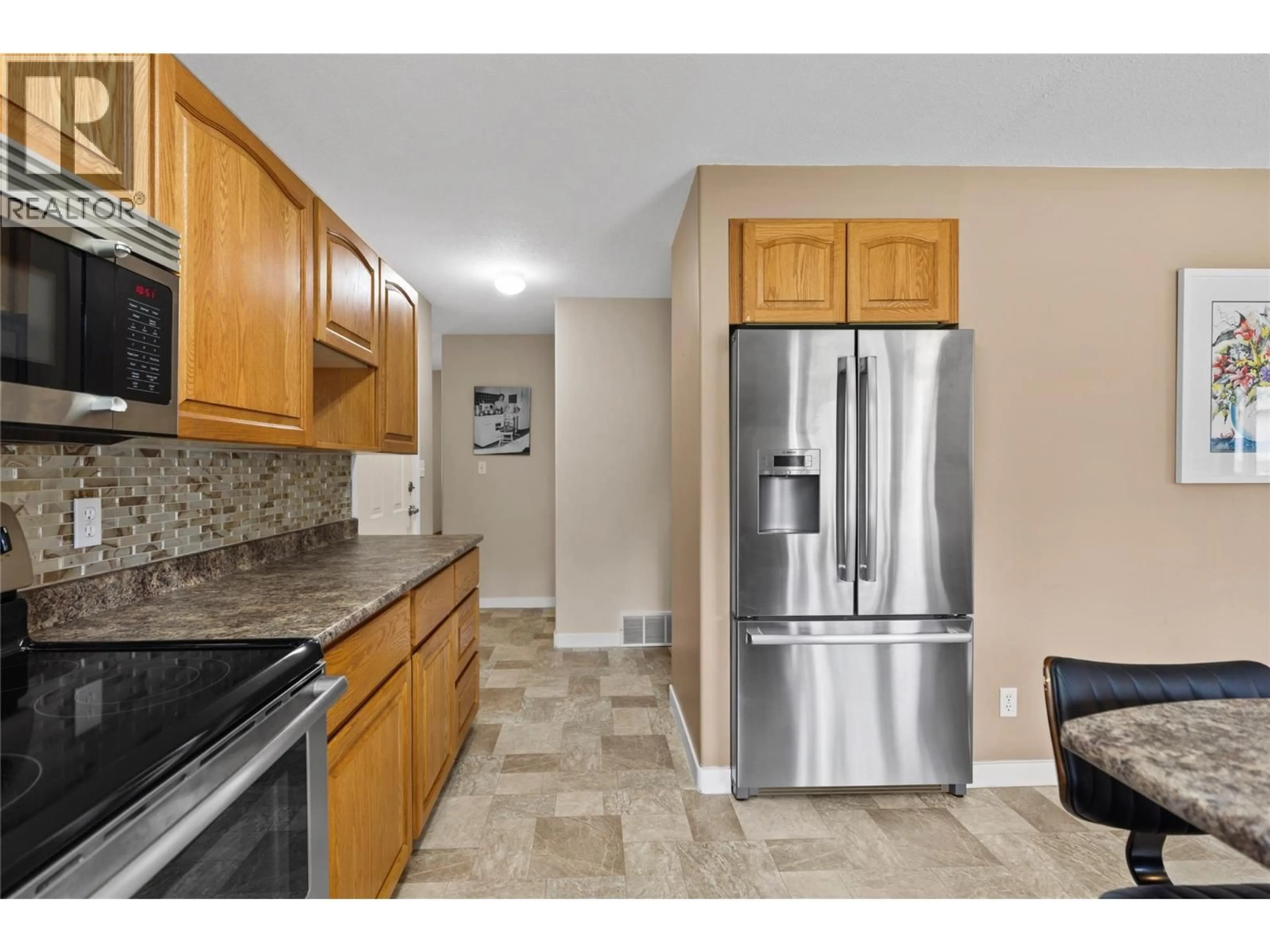 Standard kitchen, ceramic/tile floor for 325 WYNDHAVEN DRIVE, Clearwater British Columbia V0E1N1