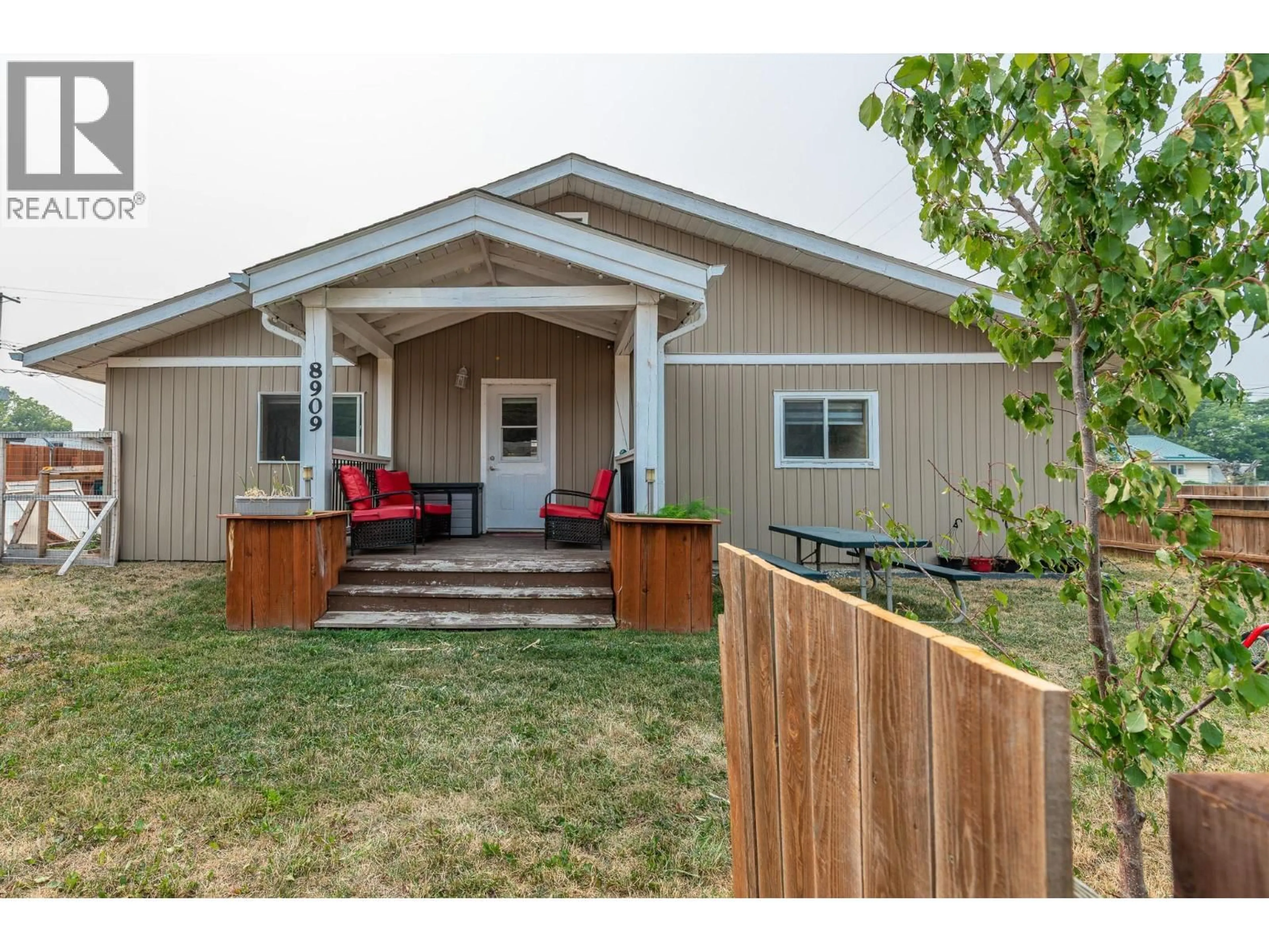 Home with vinyl exterior material, mountain view for 8909 GRAINGER ROAD, Canal Flats British Columbia V0B1B0