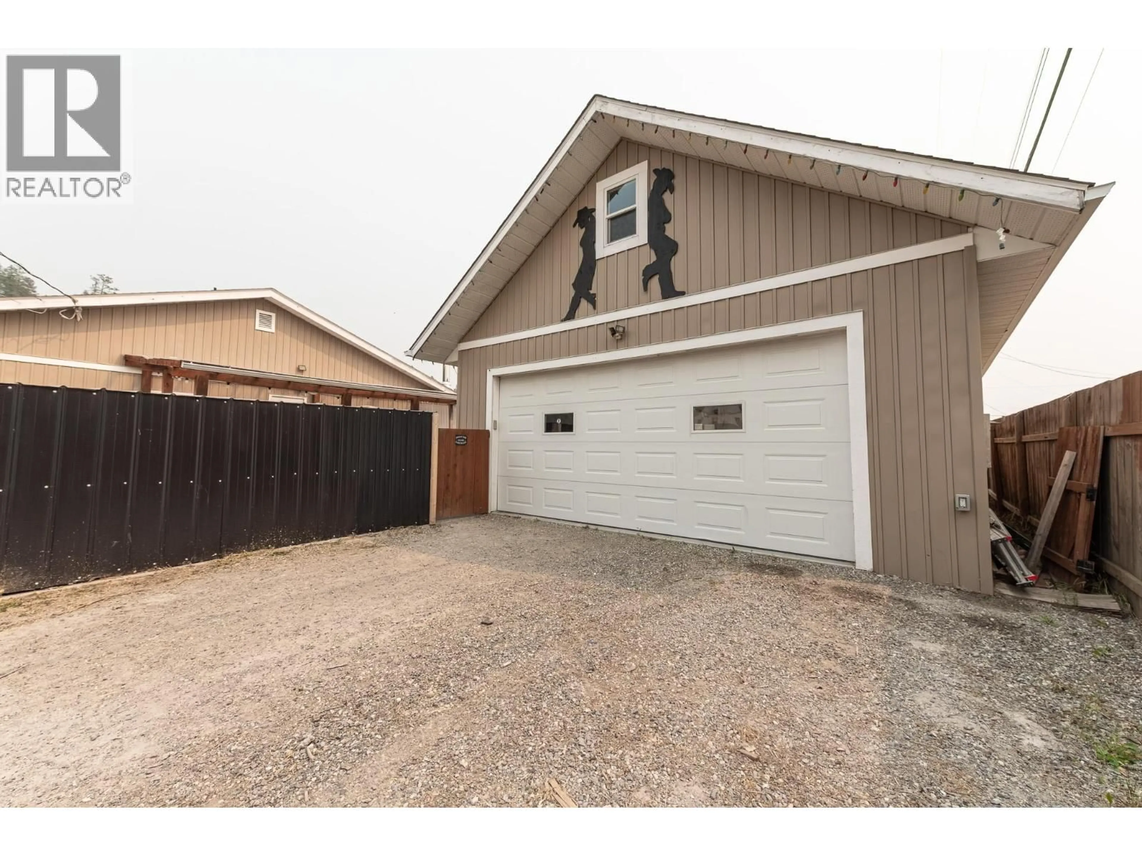 Indoor garage for 8909 GRAINGER ROAD, Canal Flats British Columbia V0B1B0