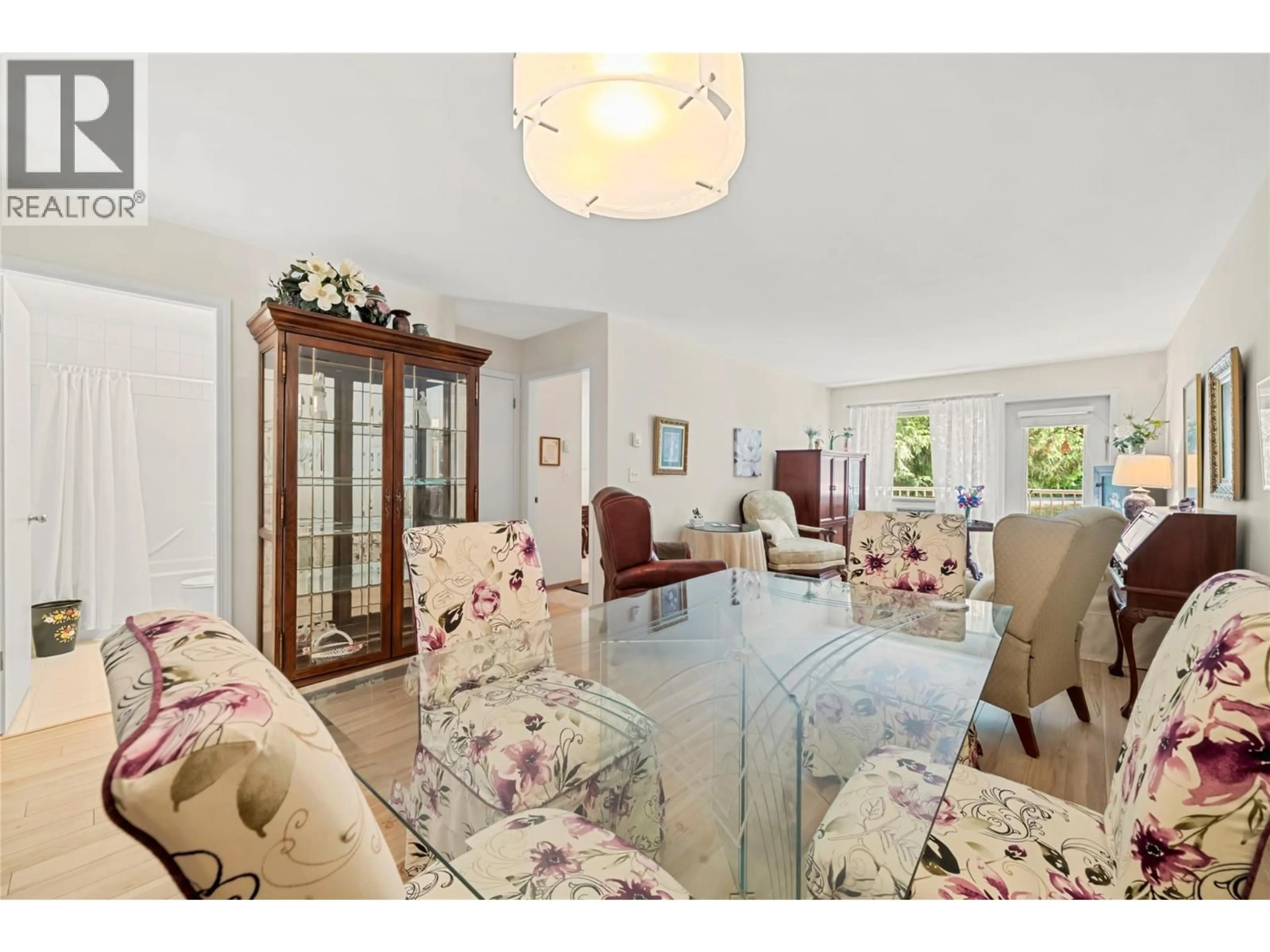 Living room with furniture, unknown for 204 - 831 2ND STREET SOUTHEAST, Salmon Arm British Columbia V1E1S6