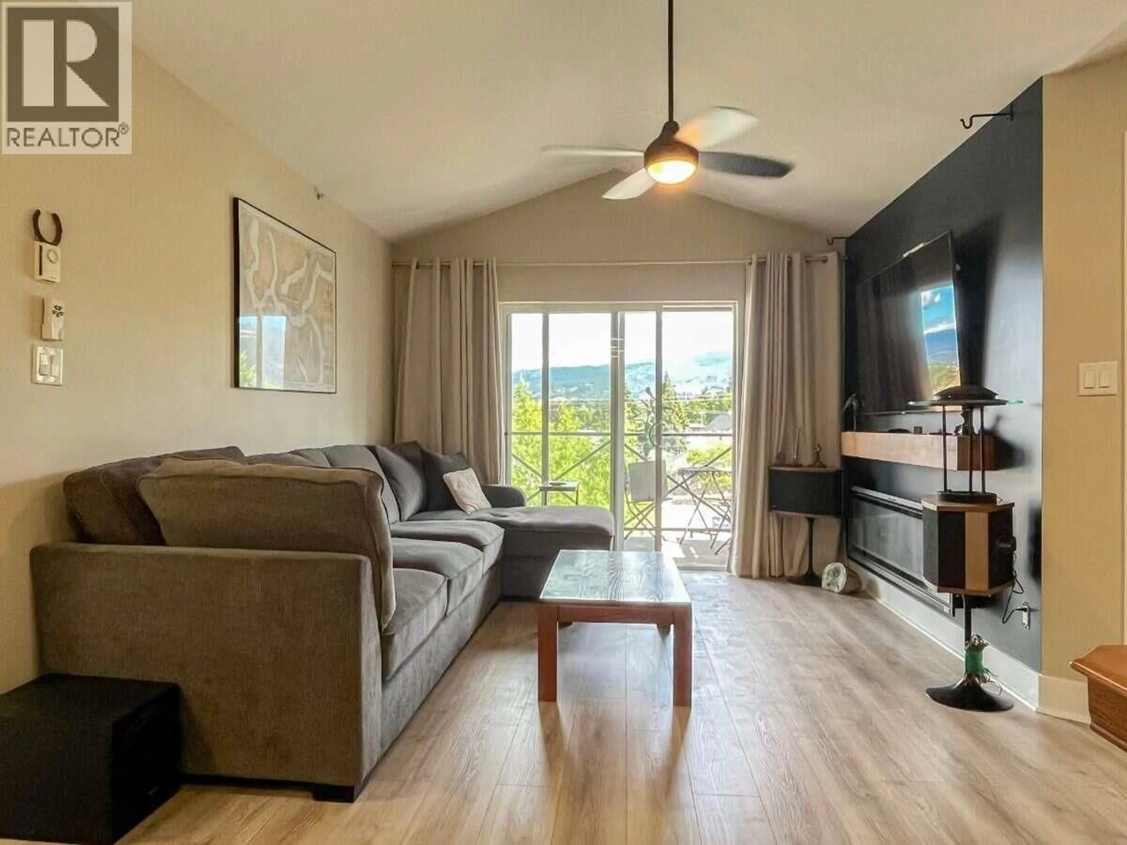 Living room with furniture, wood/laminate floor for 405 - 246 HASTINGS AVENUE, Penticton British Columbia V2A2V6