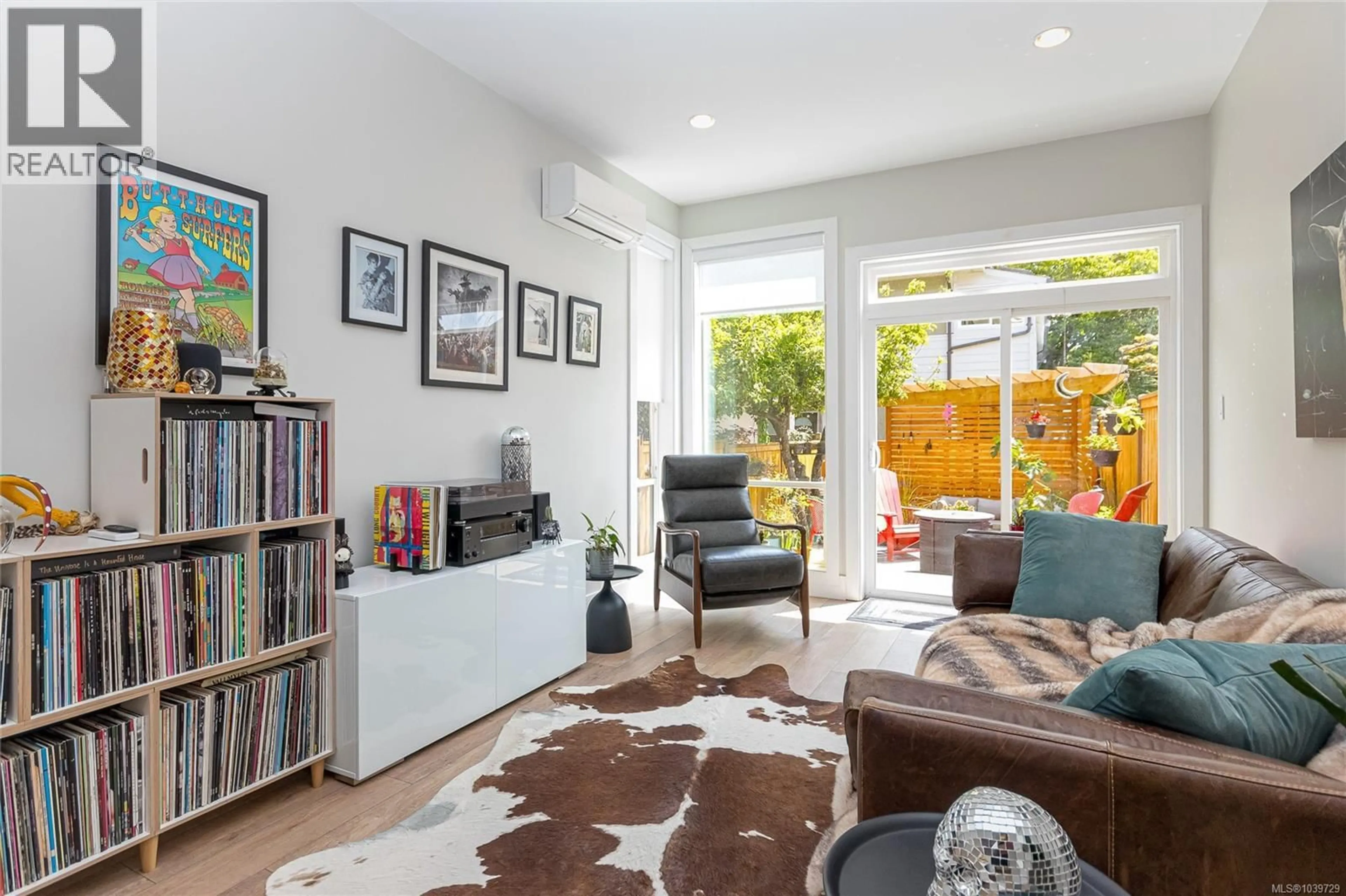 Living room with furniture, unknown for 117 ST. LAWRENCE STREET, Victoria British Columbia V8V1X7
