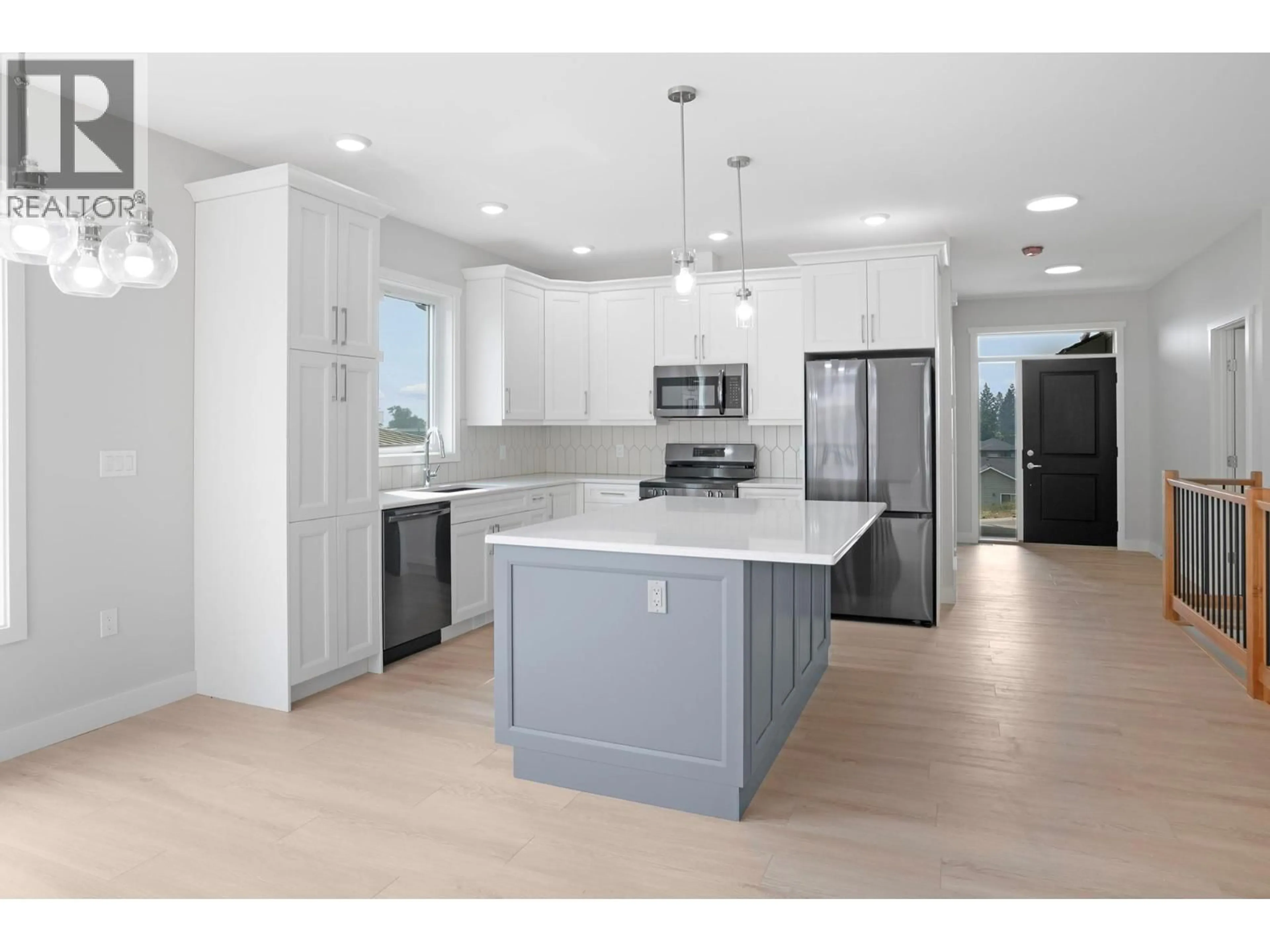 Open concept kitchen, unknown for 712 MOUNTAIN VIEW CRESCENT, Creston British Columbia V0B1G5