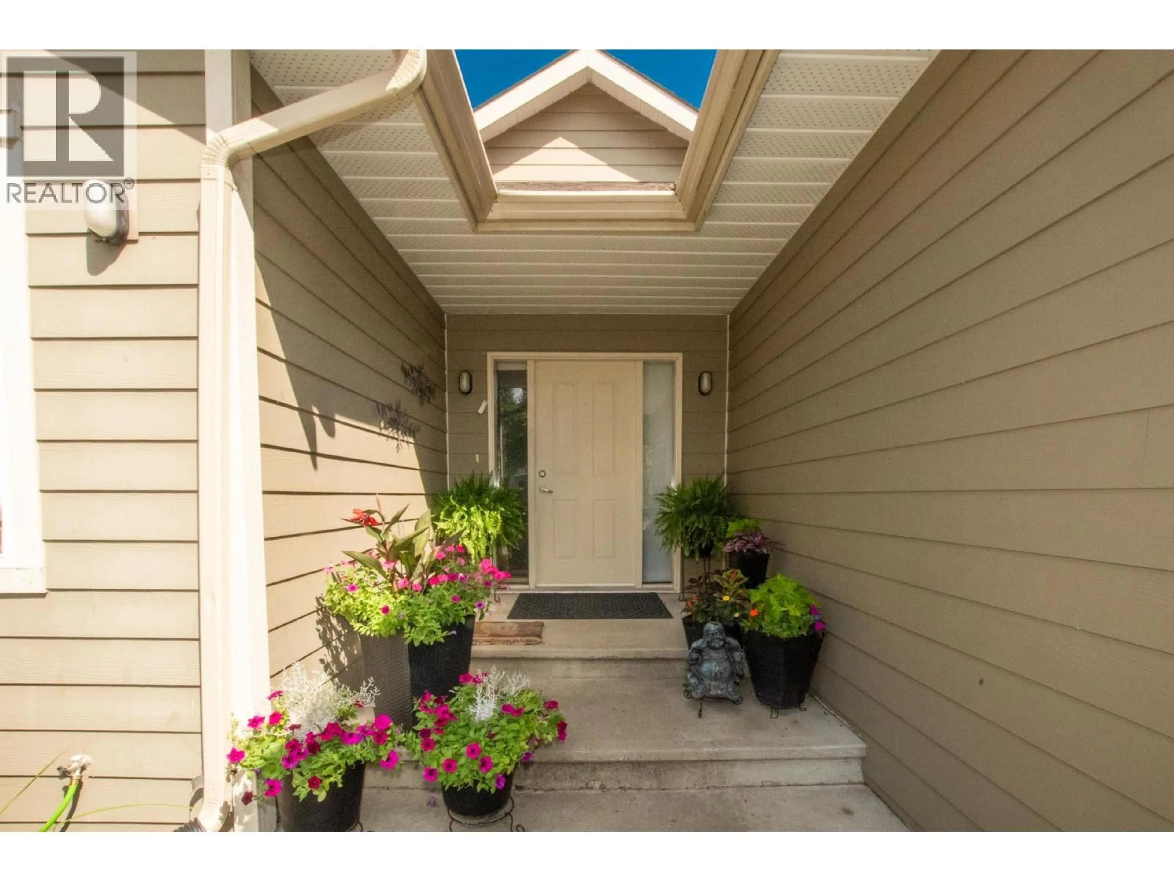 Indoor entryway for 206 MURTLE ROAD, Clearwater British Columbia V0E1N1
