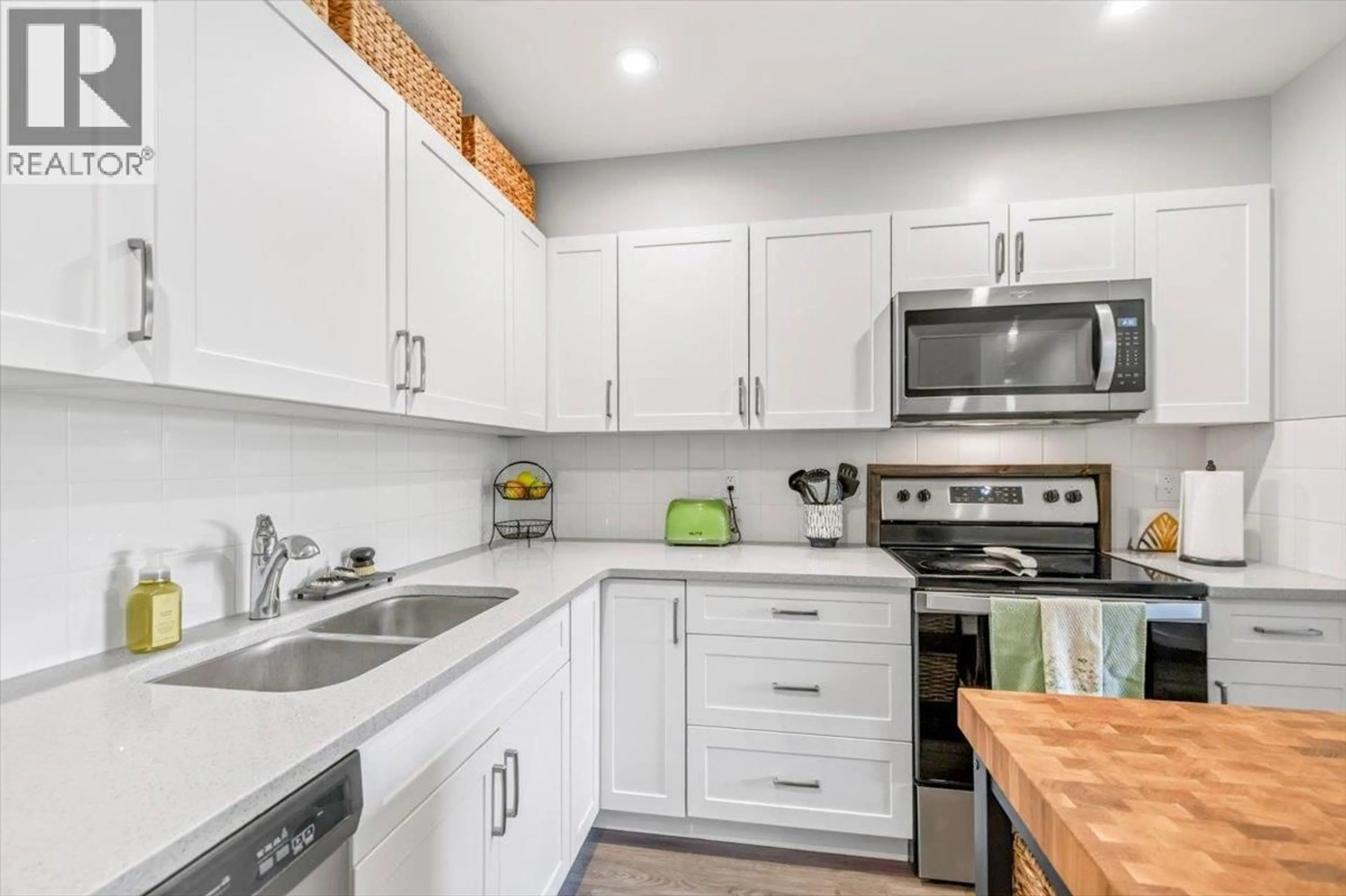 Standard kitchen, unknown for 222 - 1286 PONDEROSA DRIVE, Sparwood British Columbia V0B2G2