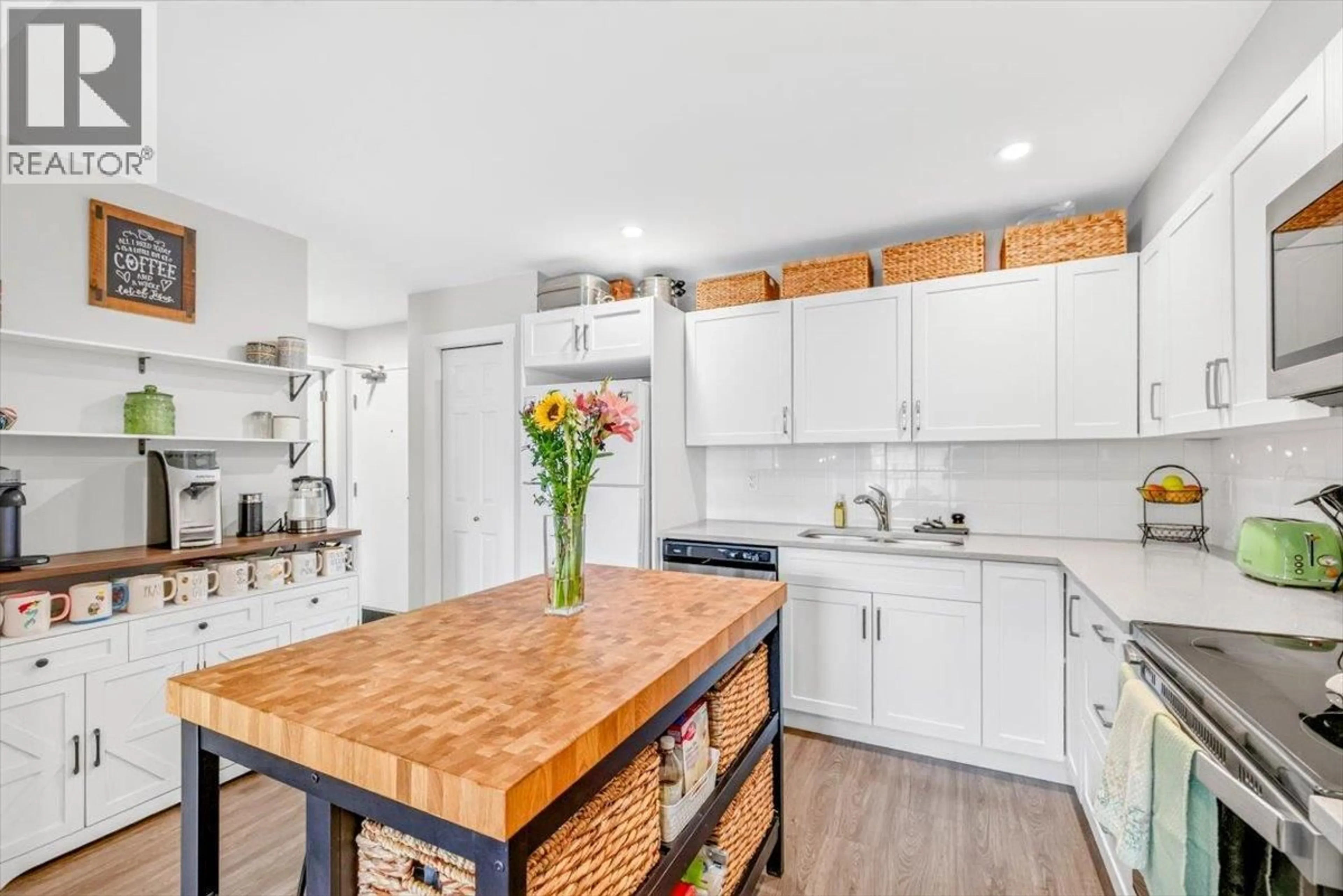 Open concept kitchen, unknown for 222 - 1286 PONDEROSA DRIVE, Sparwood British Columbia V0B2G2