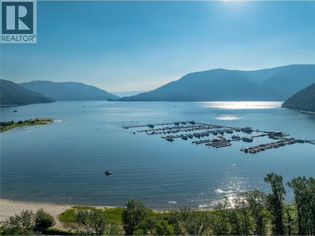 8 OLD TOWN ROAD, Sicamous 3