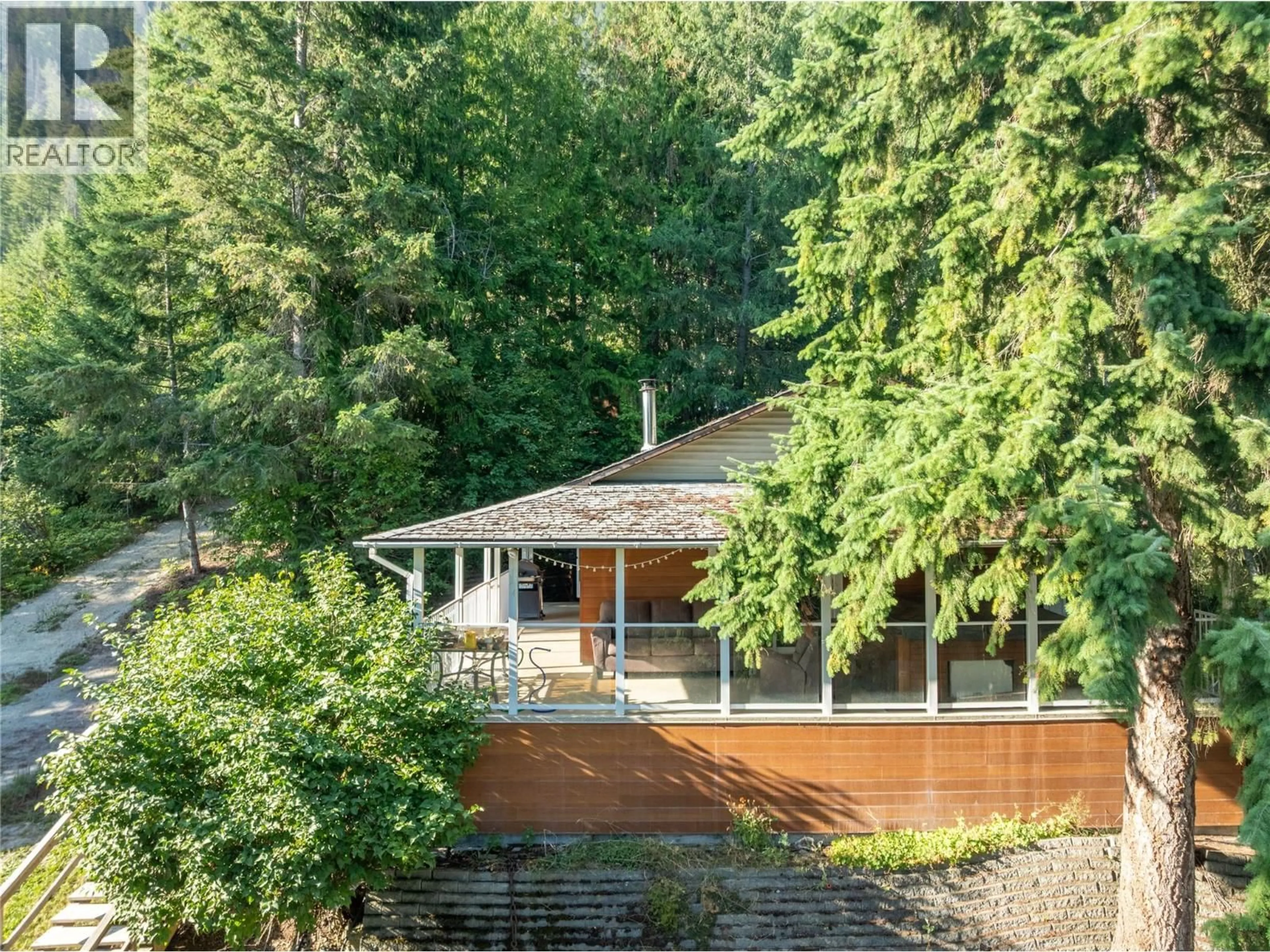Home with vinyl exterior material, unknown for 8 OLD TOWN ROAD, Sicamous British Columbia V0E2V4
