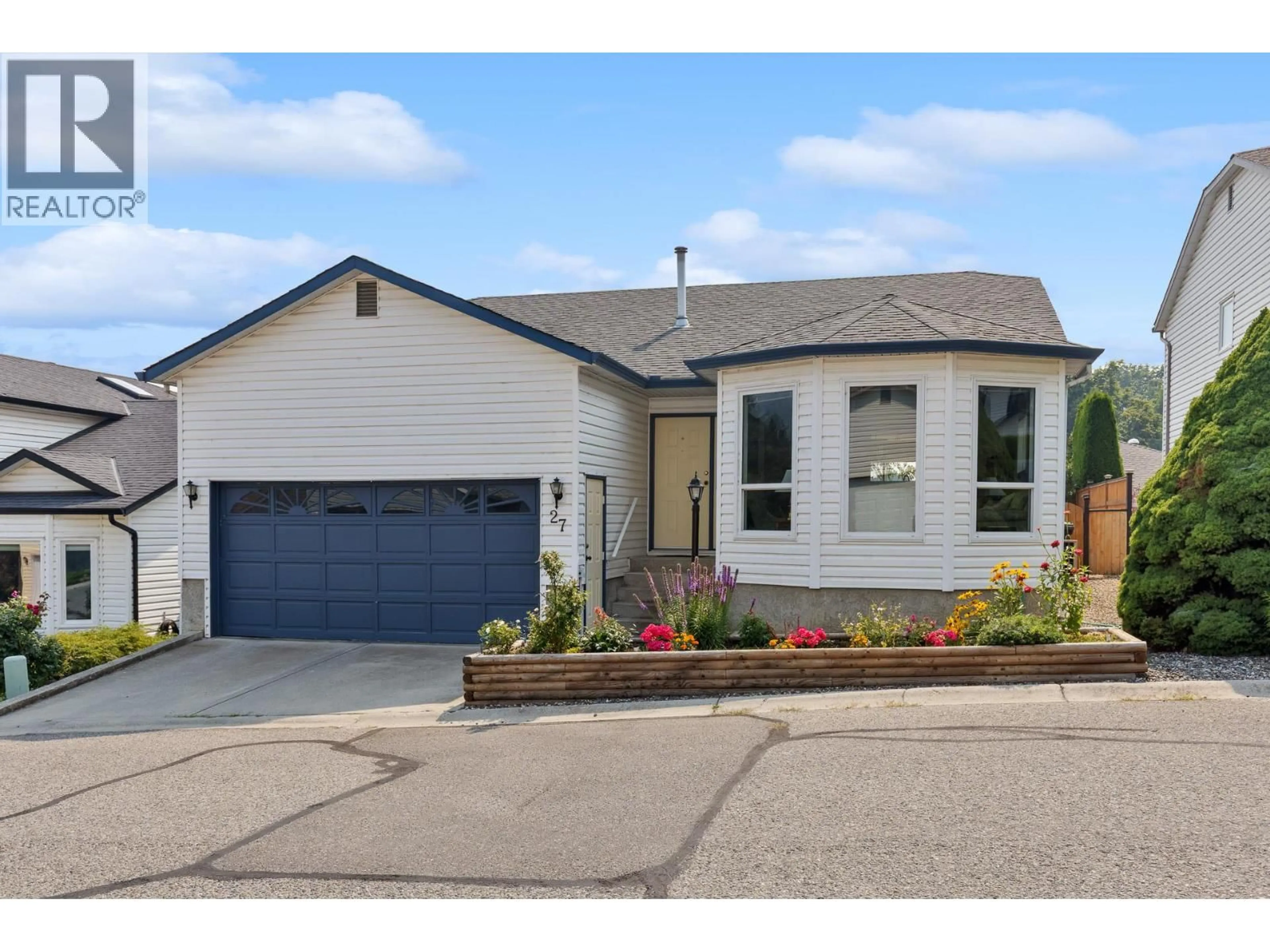 Home with vinyl exterior material, street for 27 - 555 GLENMEADOWS ROAD, Kelowna British Columbia V1V1V5